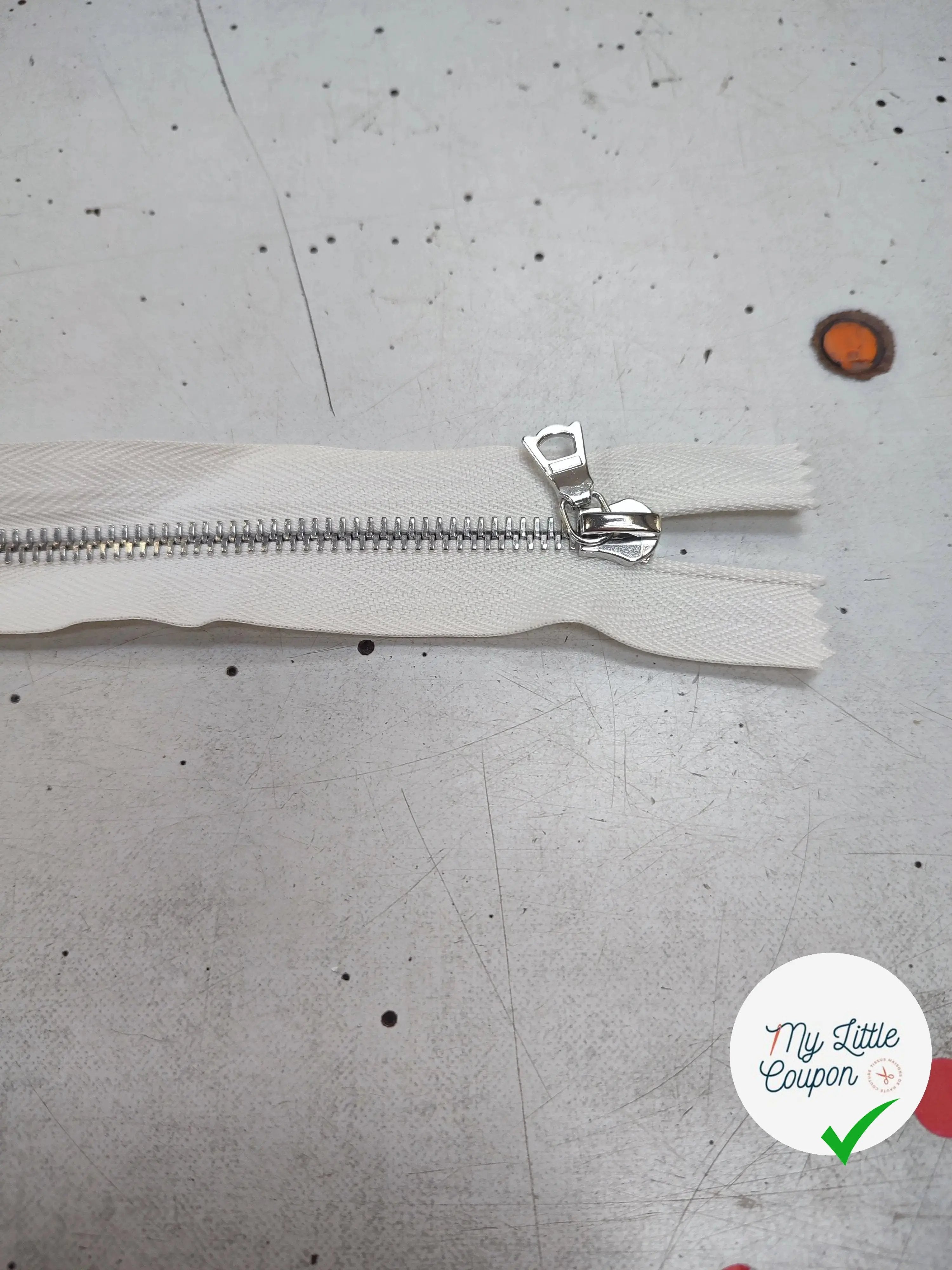 FERMETURE RIRI METAL NON SÉPARABLE 15CM BLANC M6 - My Little Coupon