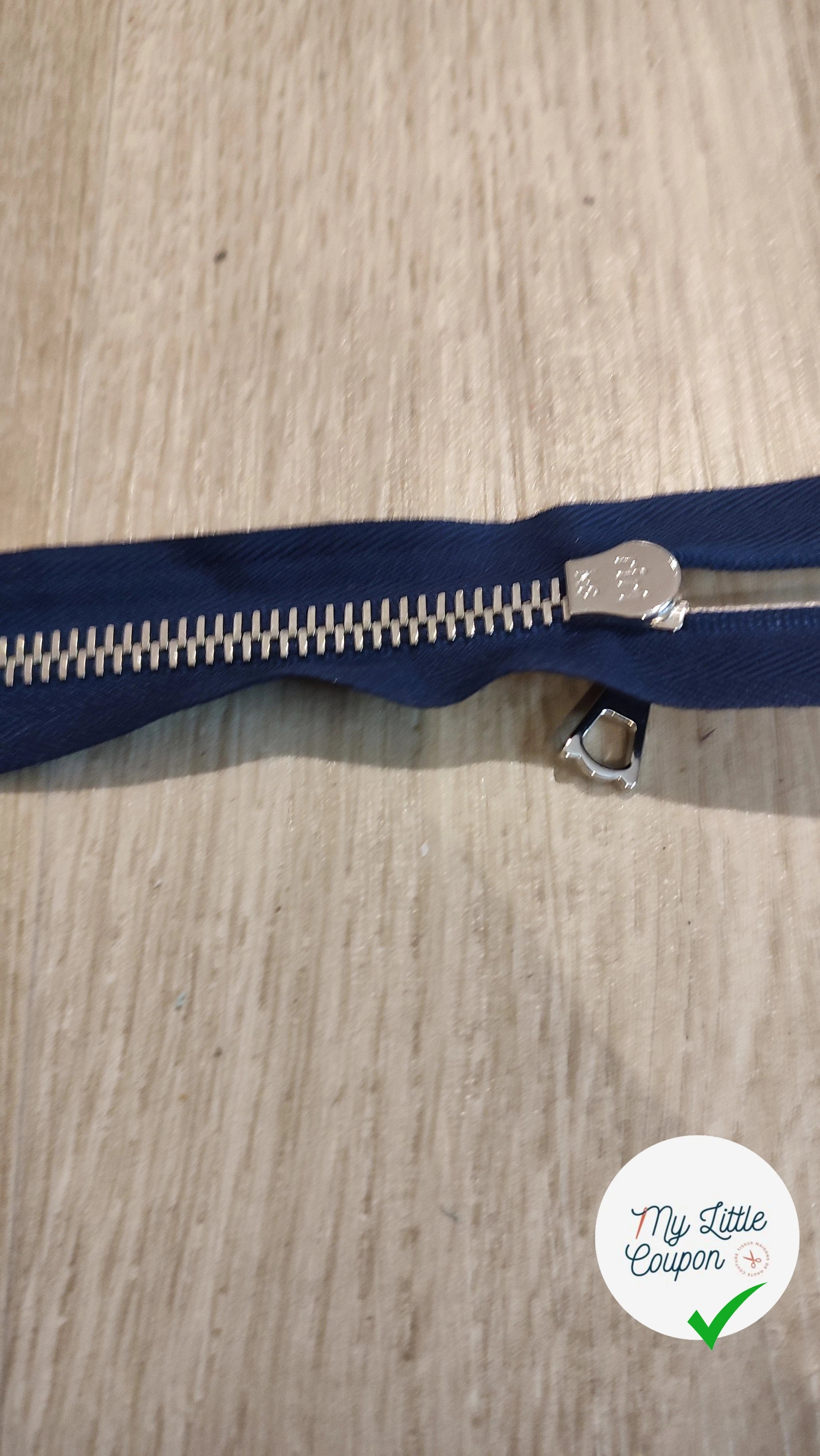 FERMETURE RIRI MÉTAL SÉPARABLE 60CM BLEU FONCÉ M8 - My Little Coupon