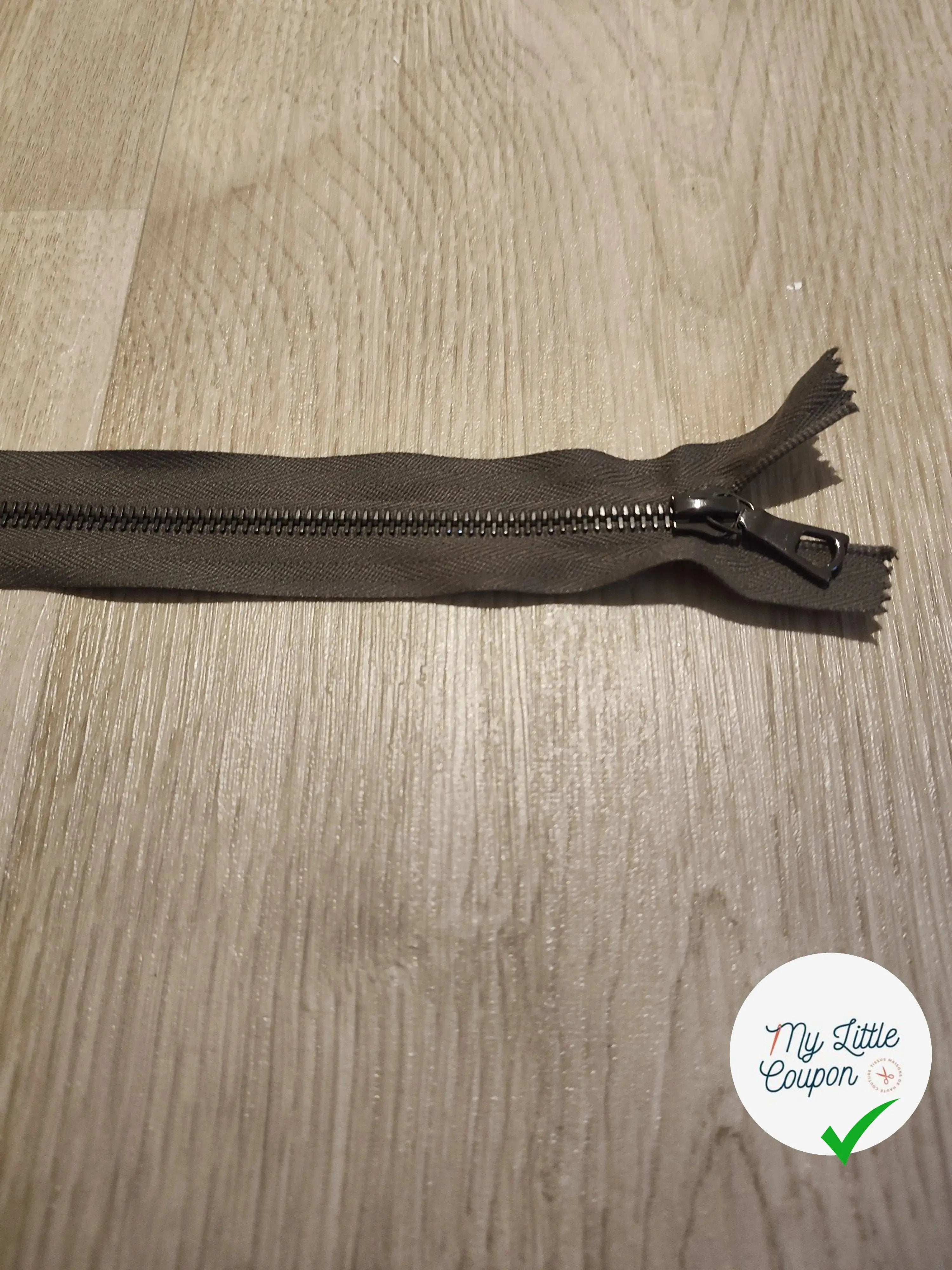 FERMETURE RIRI METAL SÉPARABLE 65CM GRIS FONCÉ M6 - My Little Coupon