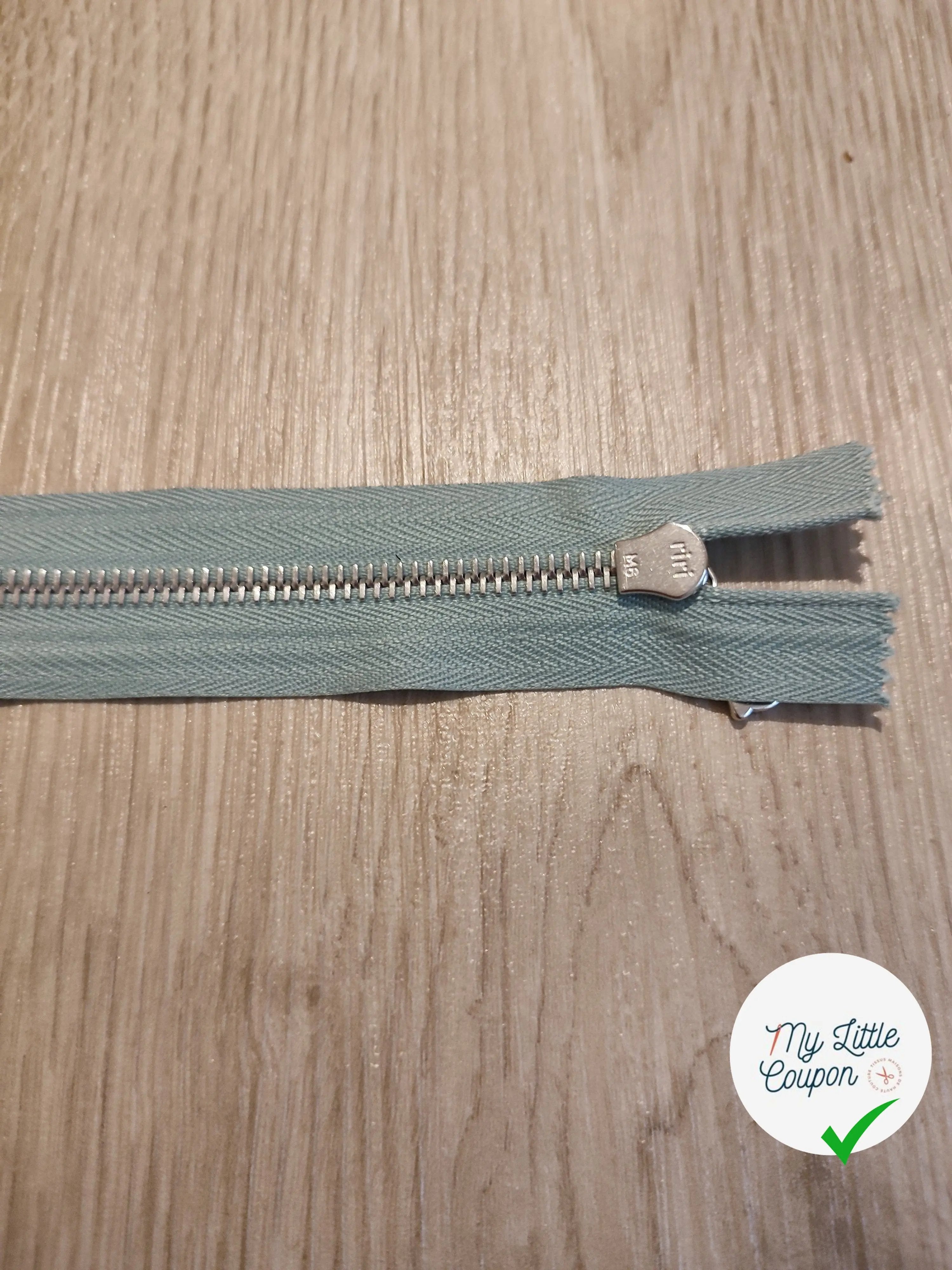 FERMETURE RIRI METAL SÉPARABLE 70CM BLEU CLAIR M6 - My Little Coupon