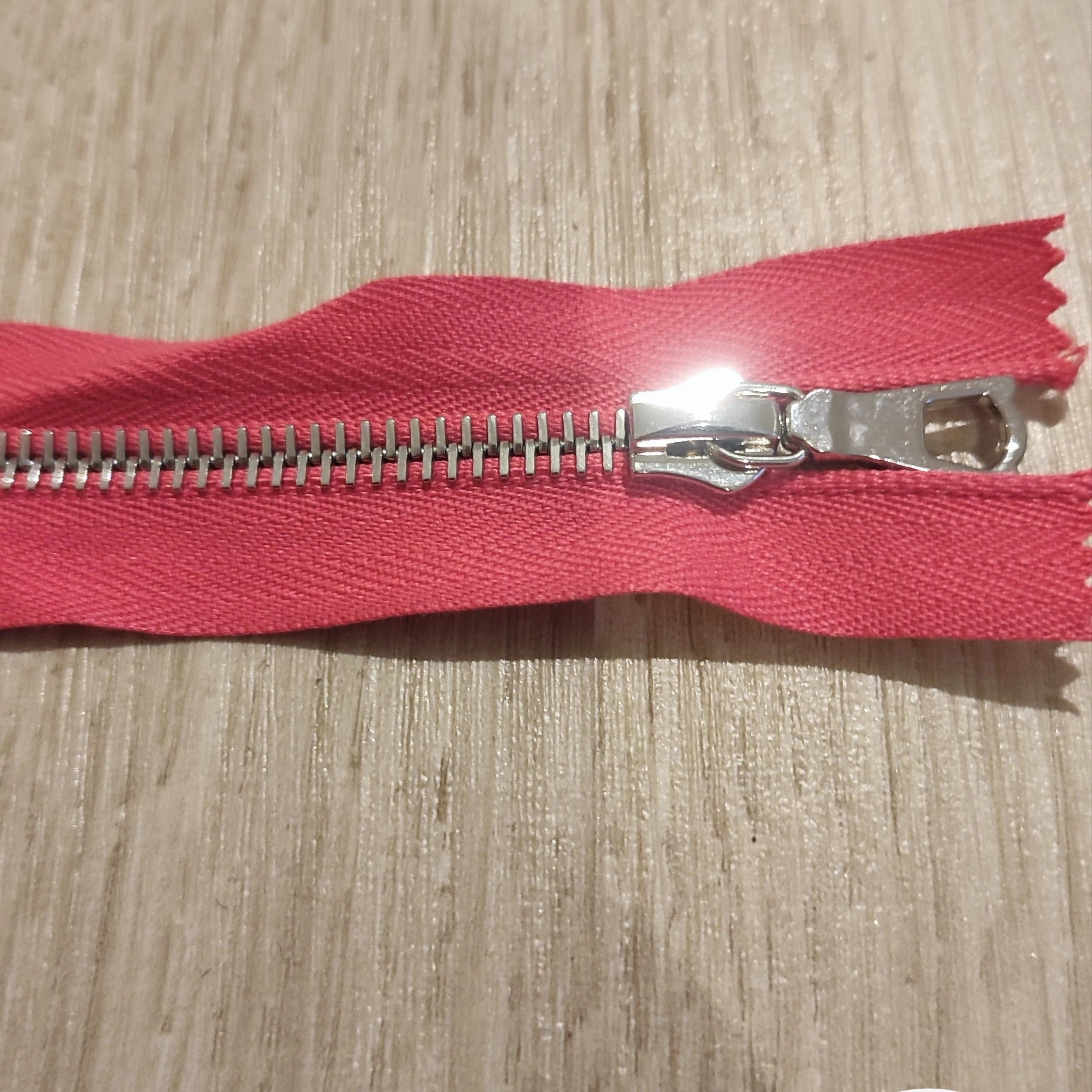 FERMETURE RIRI METAL SÉPARABLE 80CM ROSE FUSHIA M6 - My Little Coupon