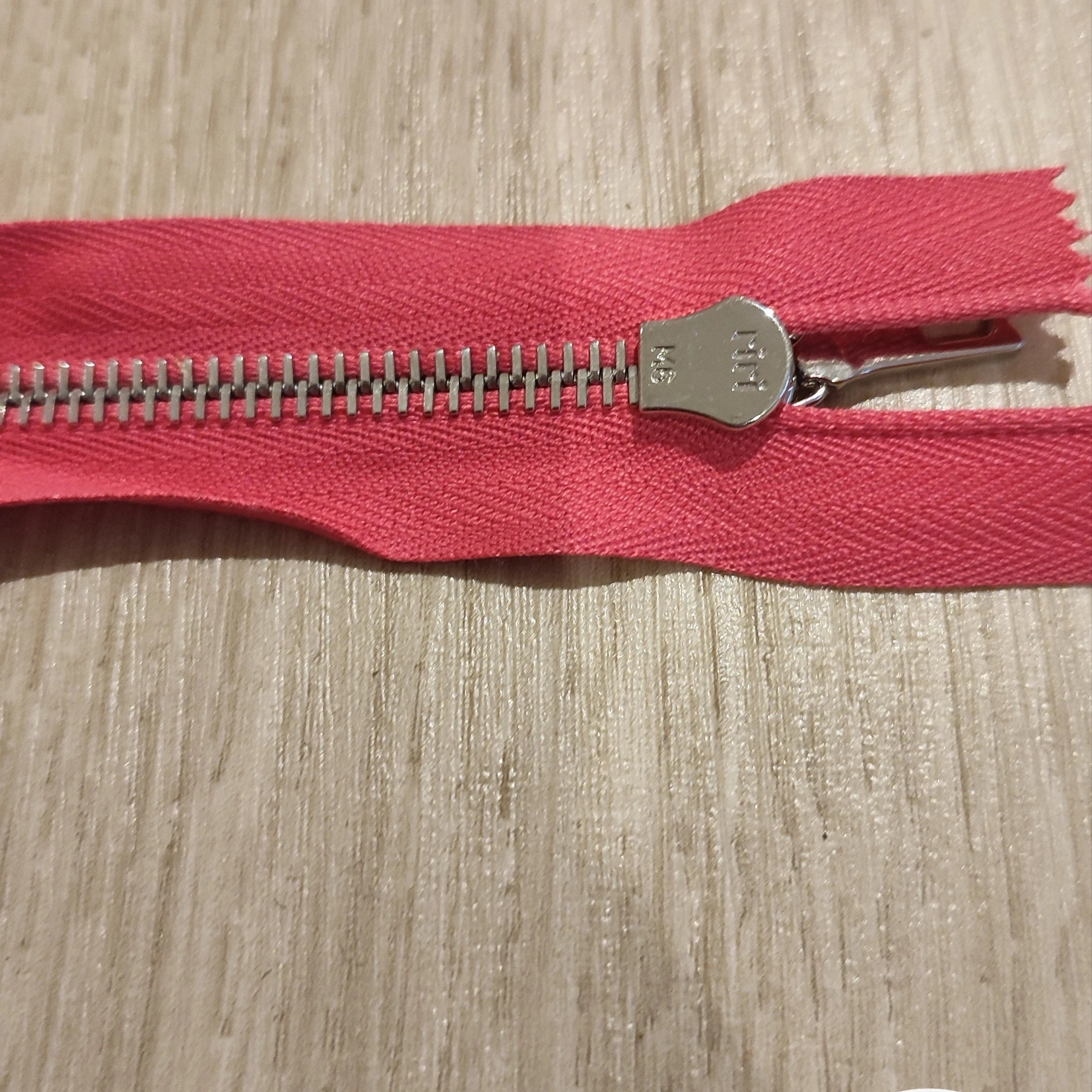 FERMETURE RIRI METAL SÉPARABLE 80CM ROSE FUSHIA M6 - My Little Coupon