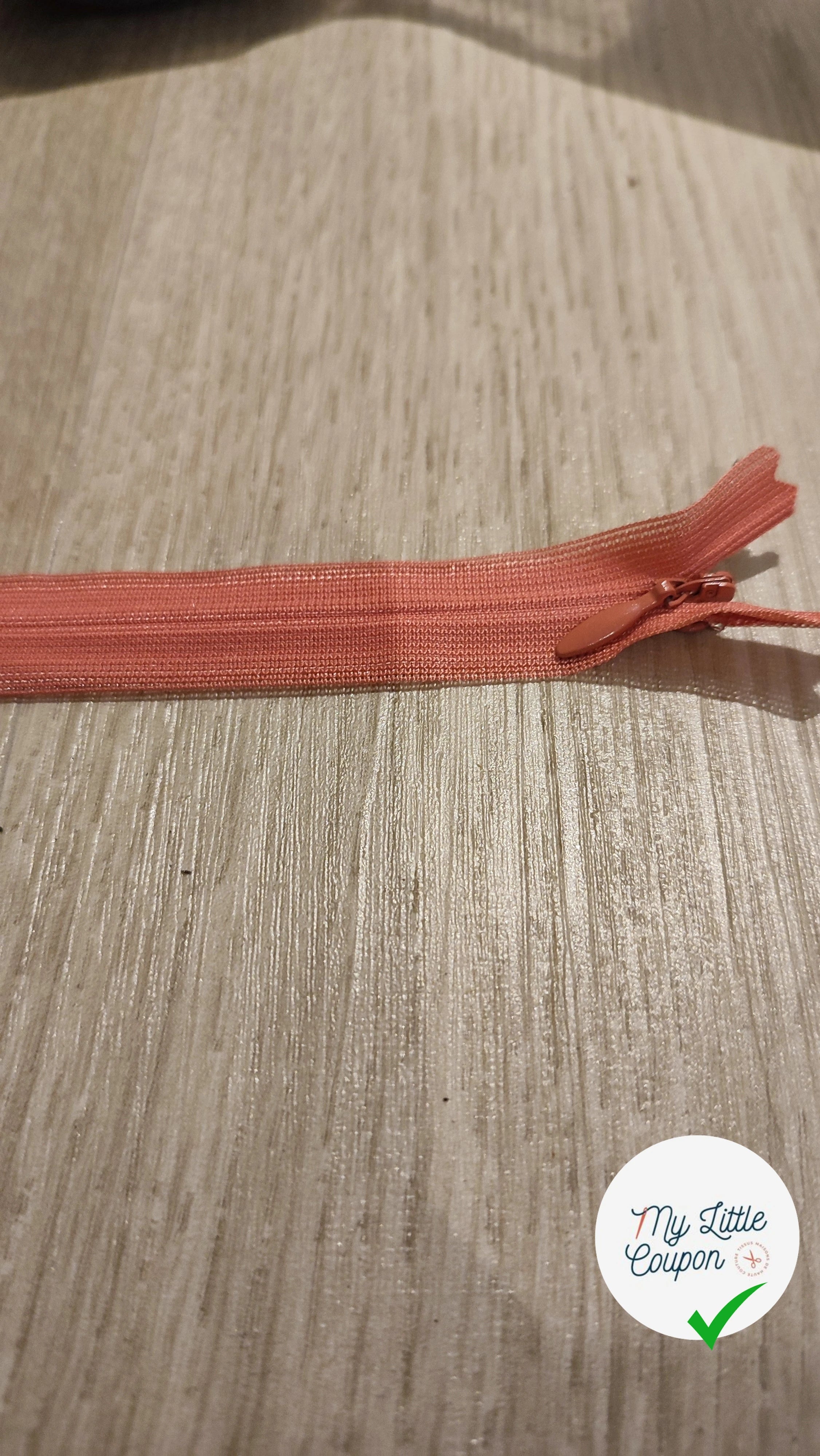 FERMETURE RIRI PLASTIQUE NON SÉPARABLE INVISIBLE 18CM ROSE - My Little Coupon