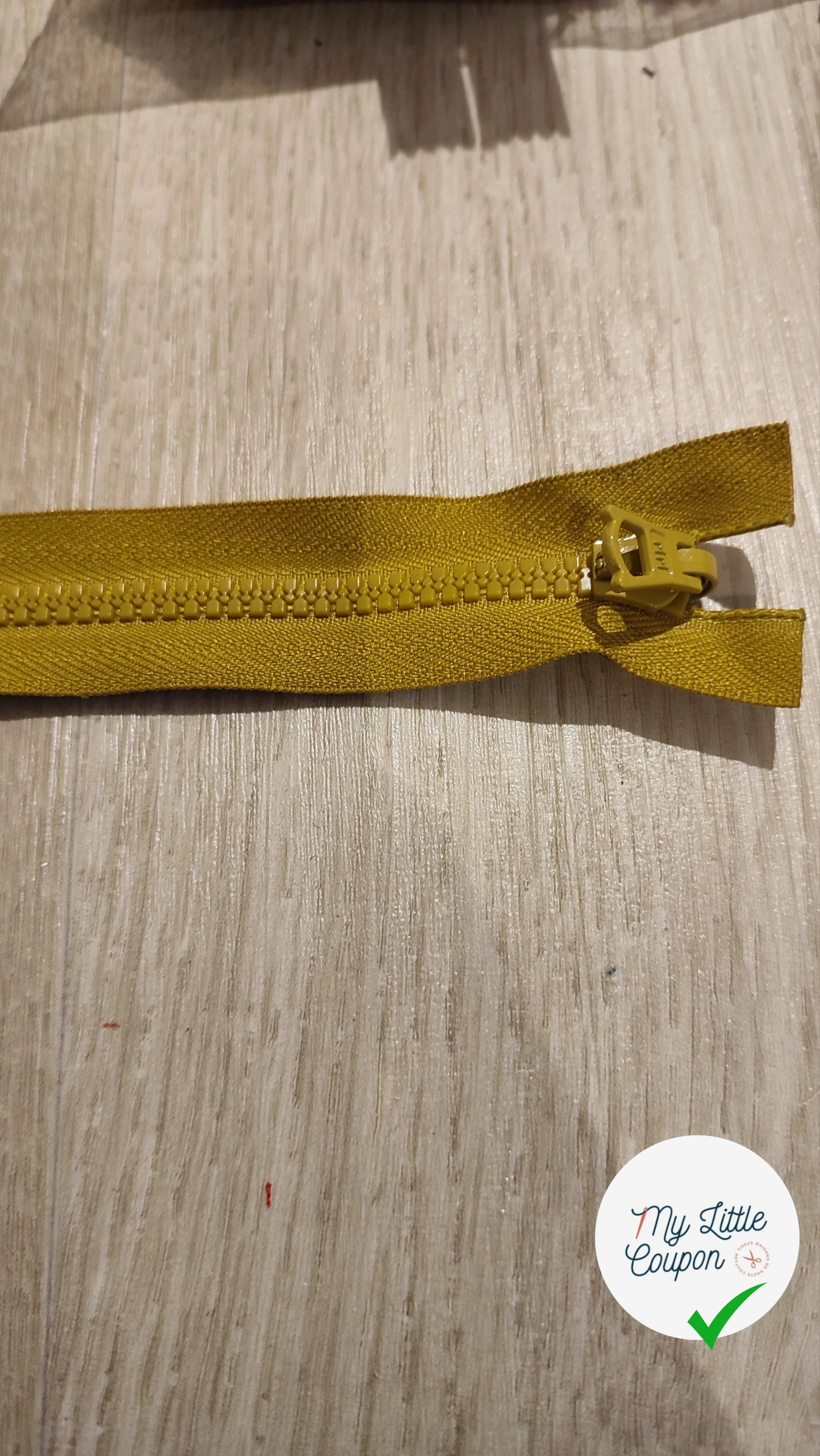 FERMETURE RIRI PLASTIQUE NON SÉPARABLE RÉVERSIBLE 50CM JAUNE MOUTARDE - My Little Coupon