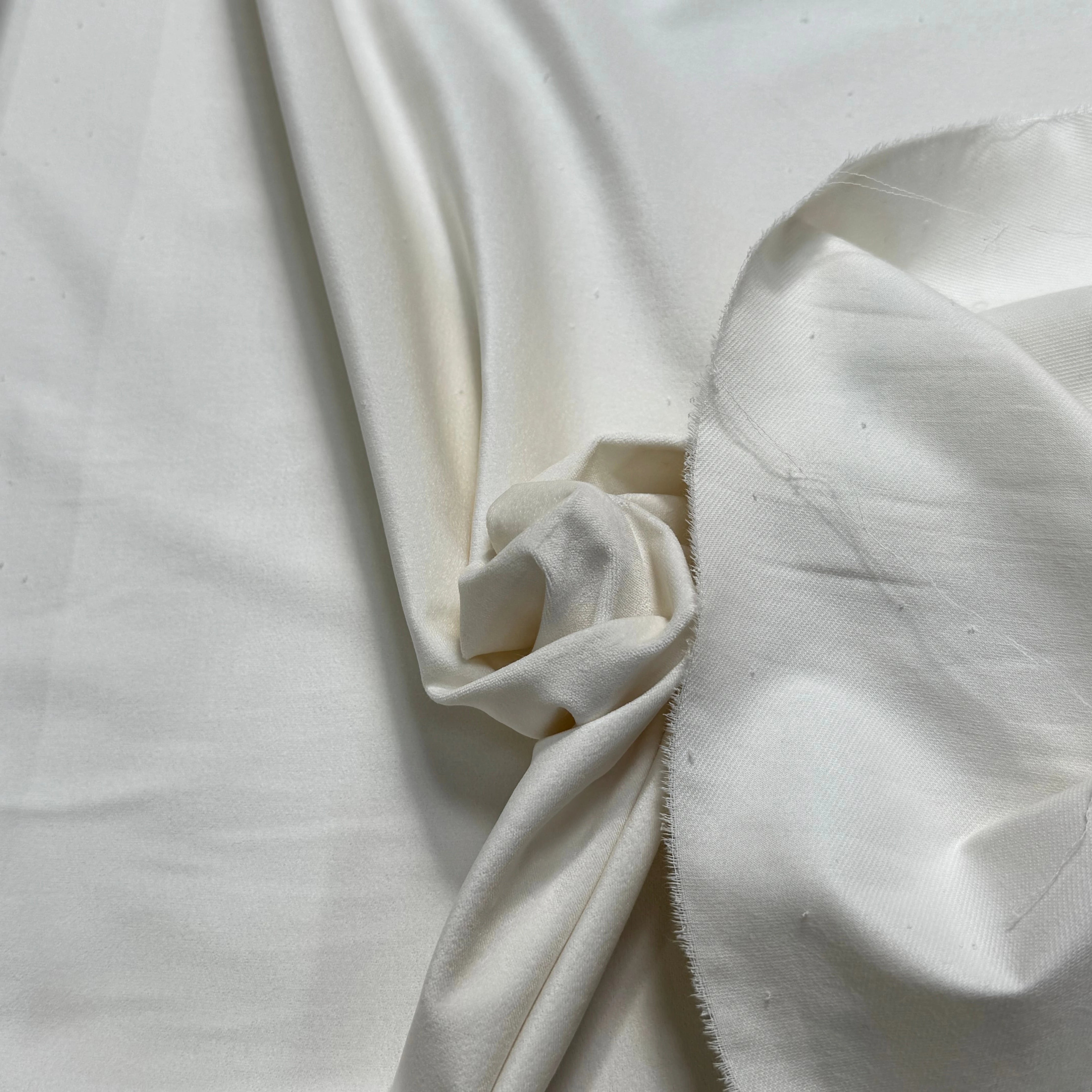GABARDINE COTON GRATÉE ENVERS PEACHSKIN STRETCH BLANC CASSÉ - My Little Coupon