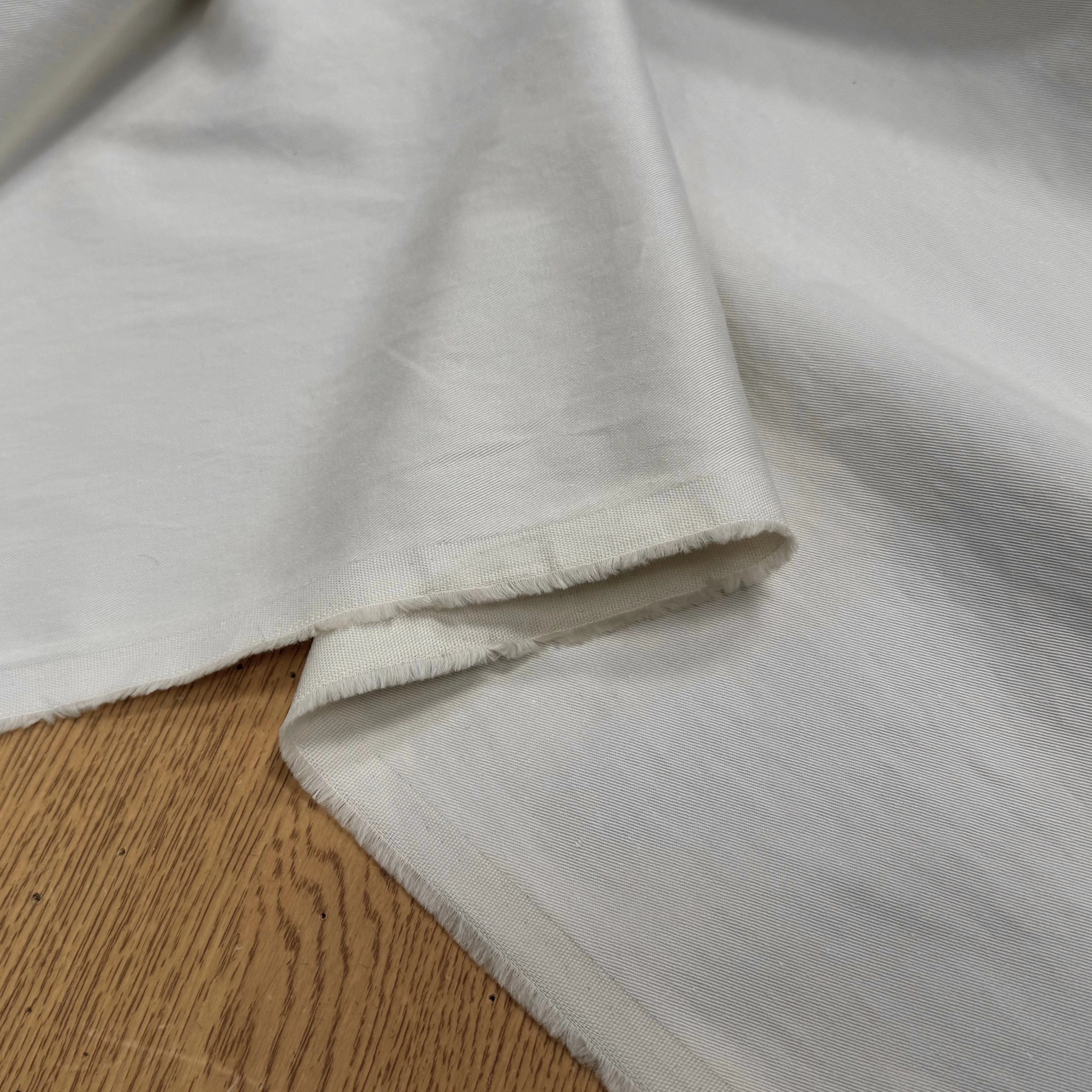 GABARDINE DE COTON FIN FINEMENT SERGÉE ET LÉGÈREMENT STRETCH CRAIE - My Little Coupon