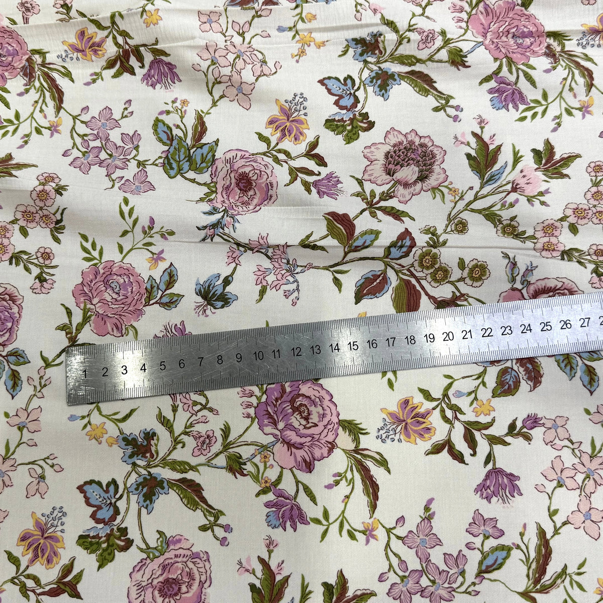 GABARDINE DE COTON FINE STRETCH ÉCRU JOLIES FLEURS ROSE VERT - My Little Coupon