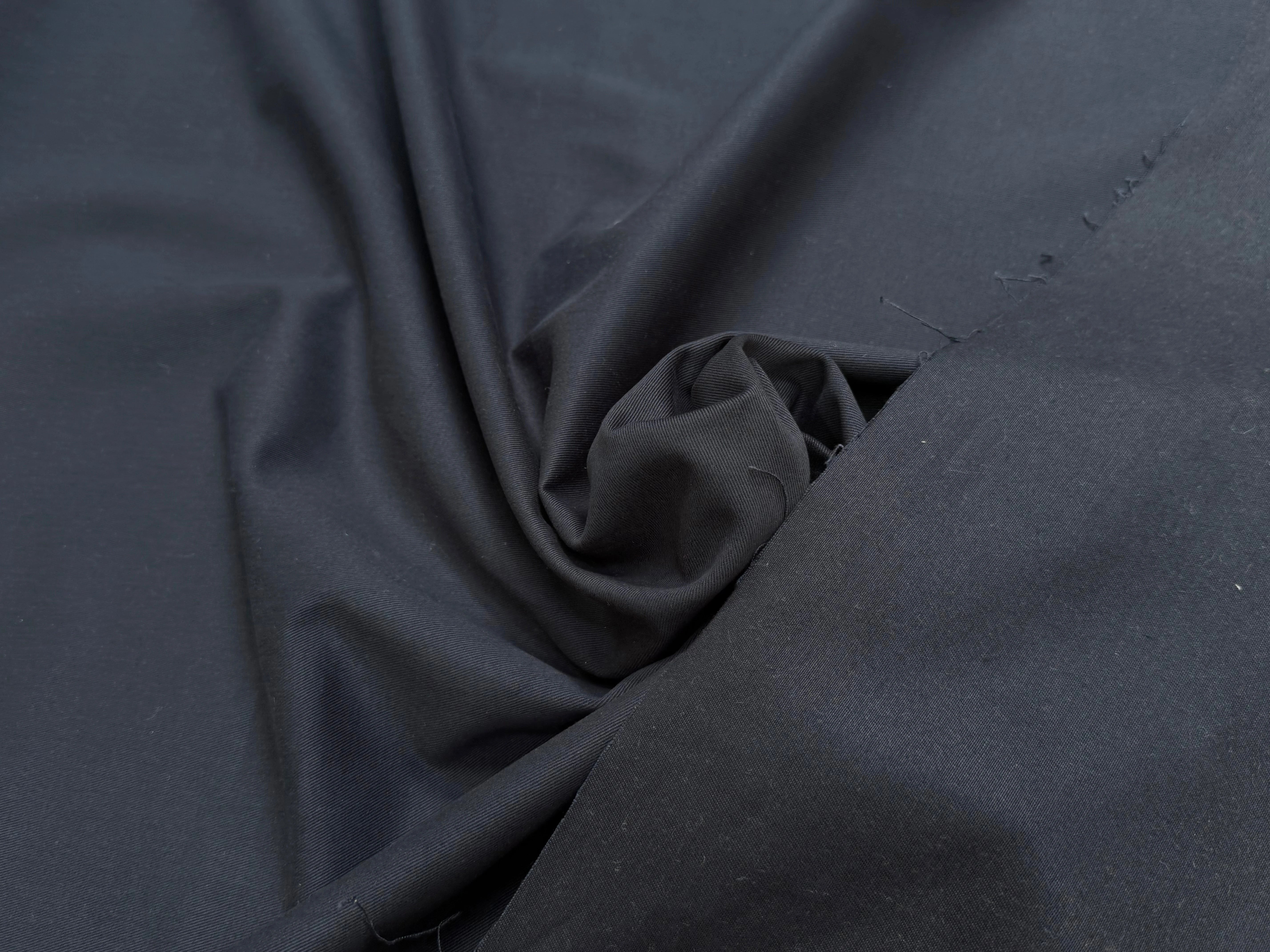 GABARDINE DE COTON FINEMENT SERGÉE GRATTÉ NAVY - My Little Coupon