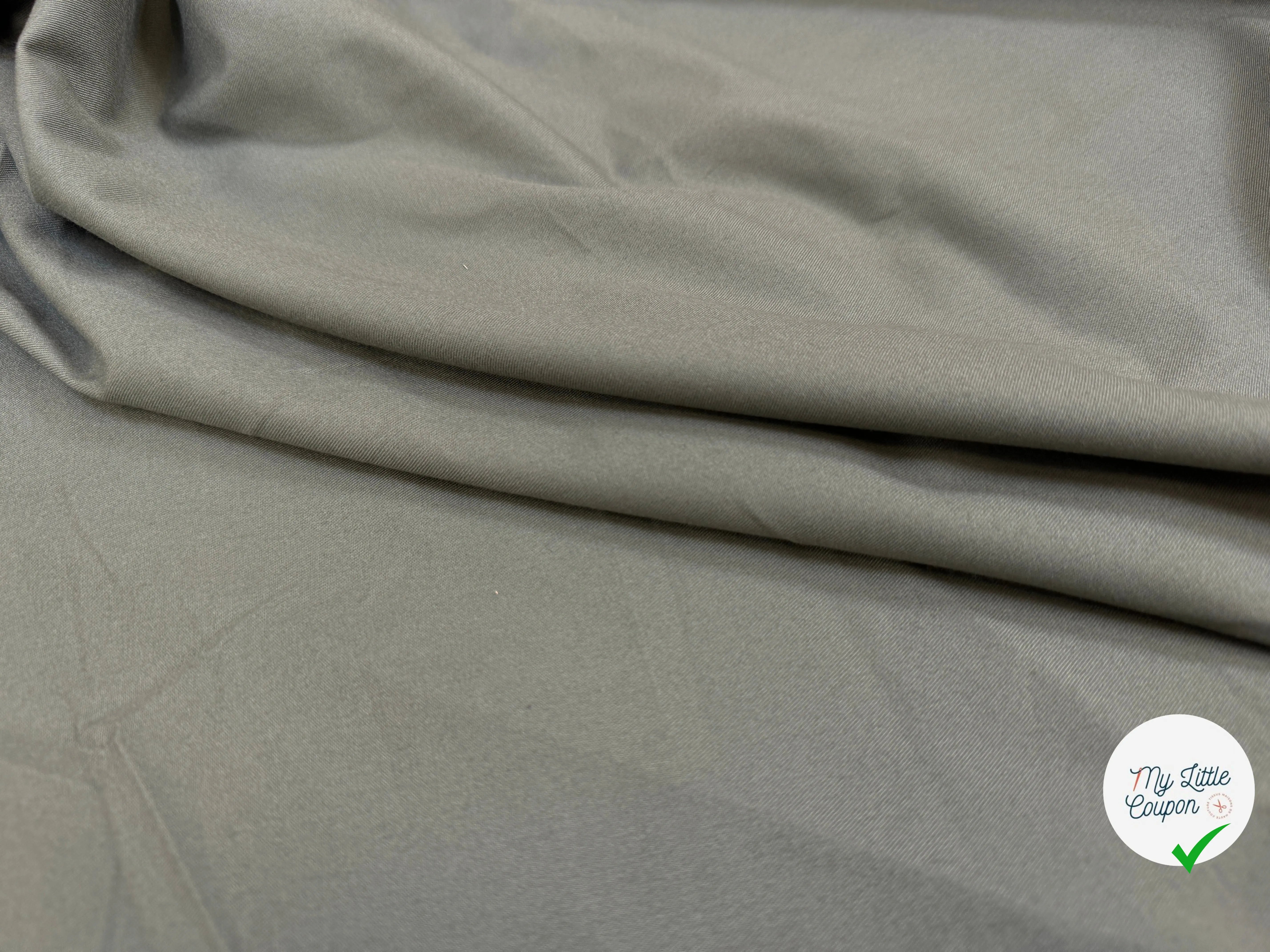 GABARDINE DE COTON FINEMENT SERGÉE KAKI - My Little Coupon