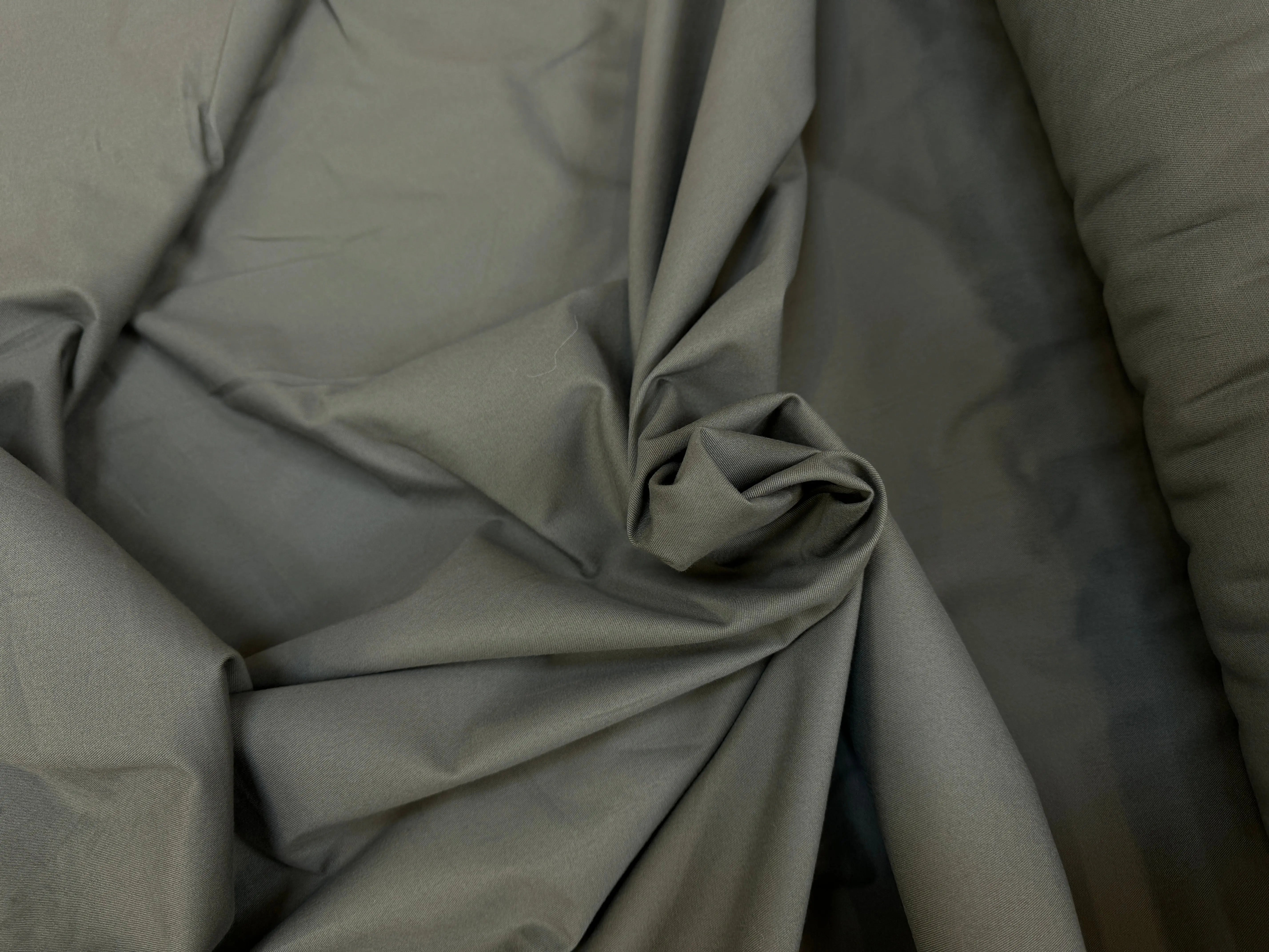 GABARDINE DE COTON FINEMENT SERGÉE KAKI - My Little Coupon
