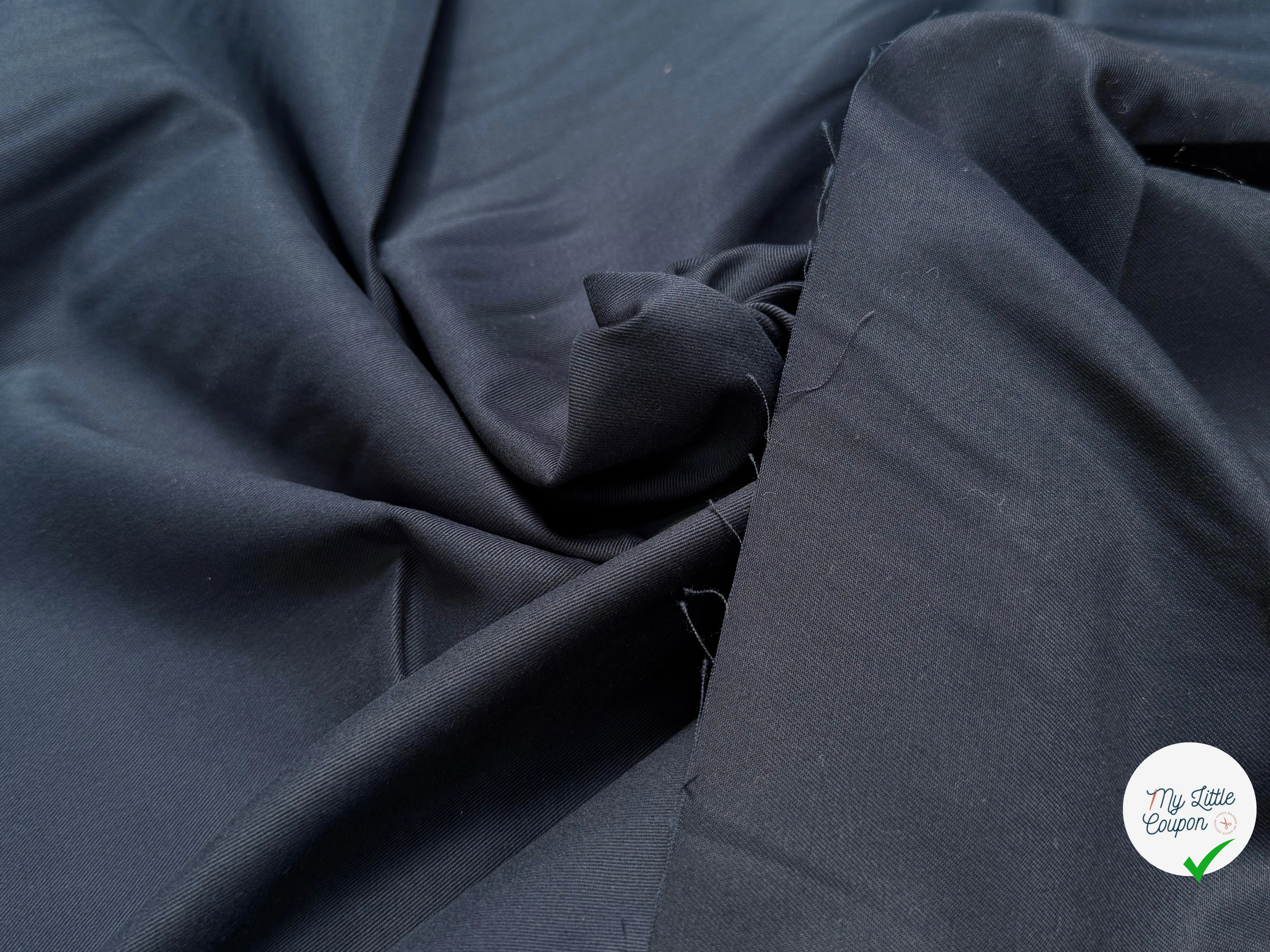 GABARDINE DE COTON LÉGÈREMENT SERGÉE DOUCE NAVY GRATTÉE - My Little Coupon
