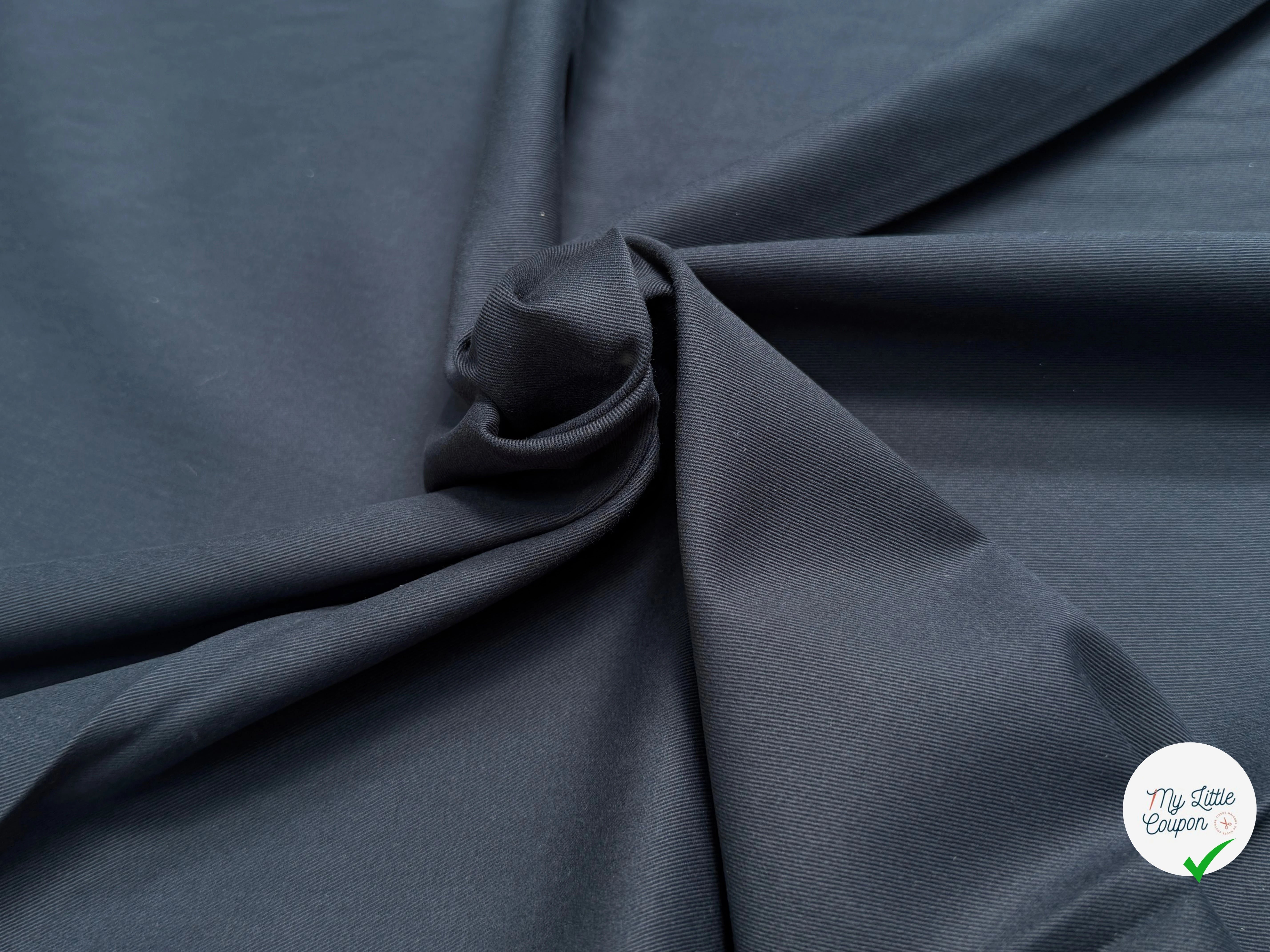 GABARDINE DE COTON LÉGÈREMENT SERGÉE DOUCE NAVY GRATTÉE - My Little Coupon