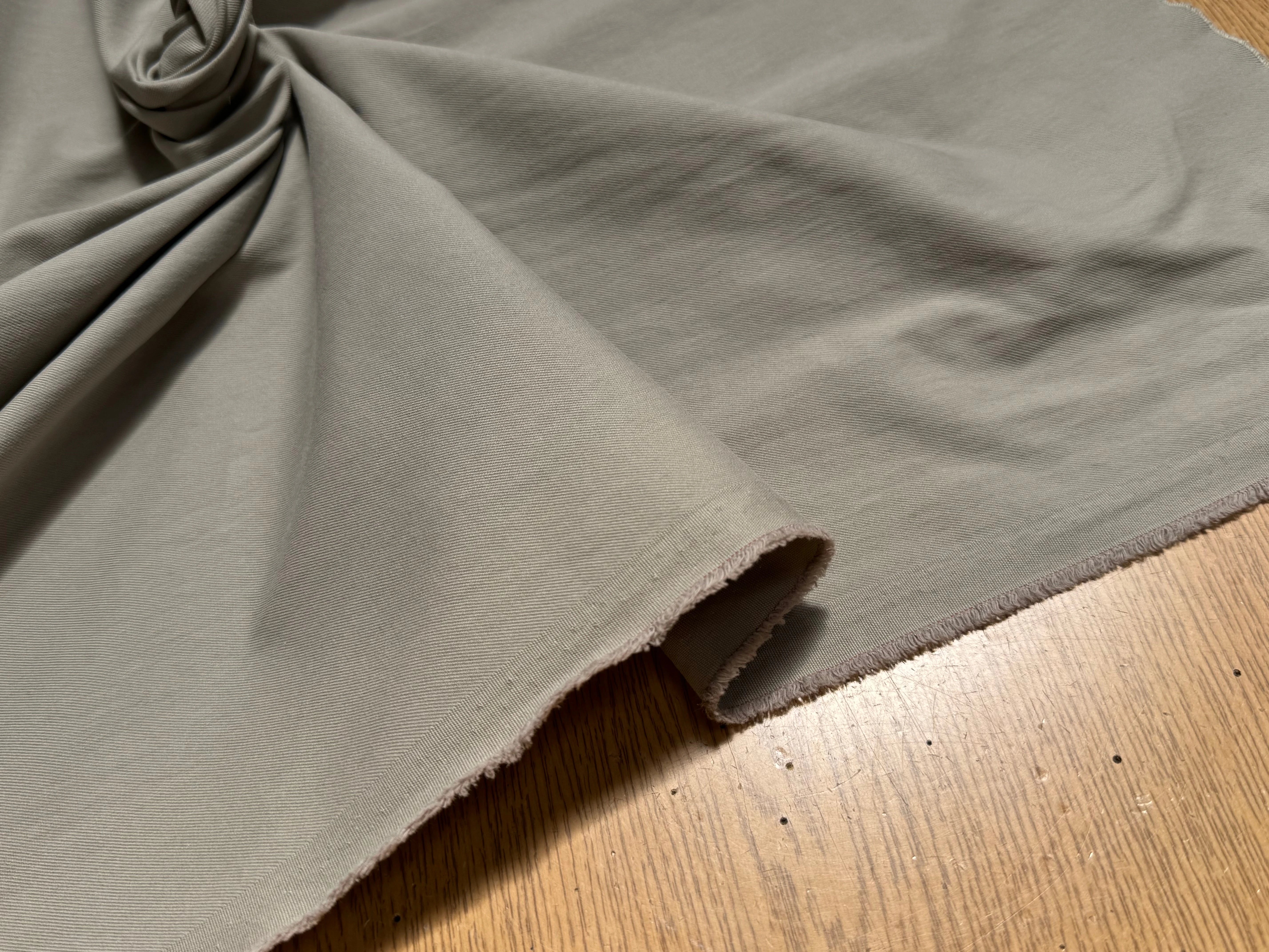 GABARDINE DE COTON LÉGÈREMENT STRIÉE BEIGE ULTRA BELLE - My Little Coupon