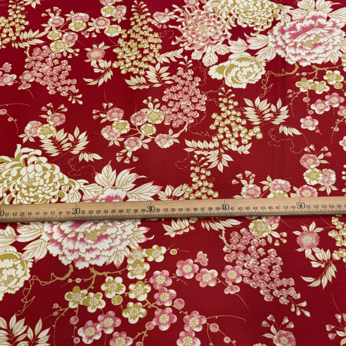 GABARDINE DE COTON STRETCH FOND ROUGE BORDEAUX FLORAL BELLE TENUE - My Little Coupon