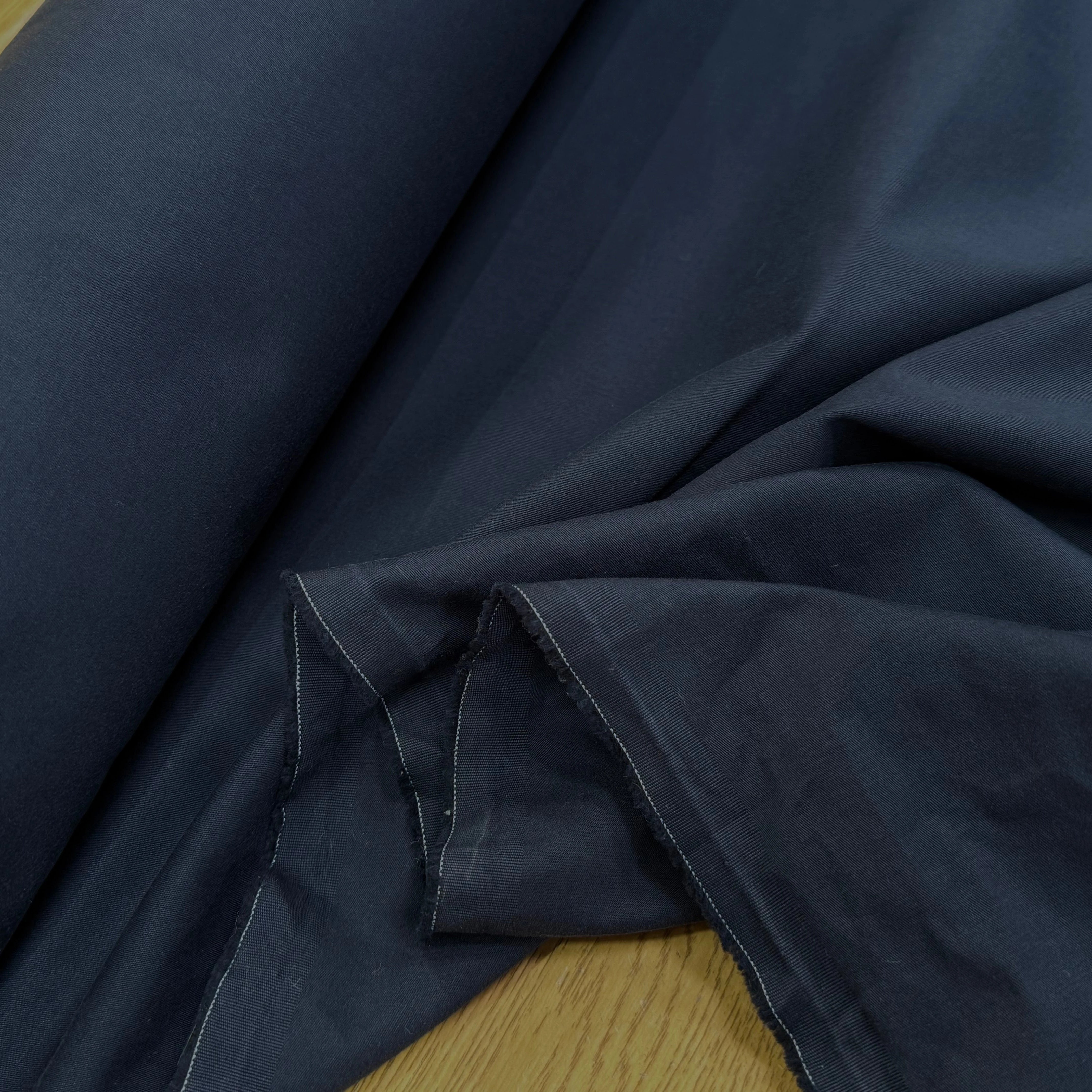 GABARDINE DE COTON ULTRA STRETCH FINEMENT RAFFINÉE BLEU MARINE - My Little Coupon