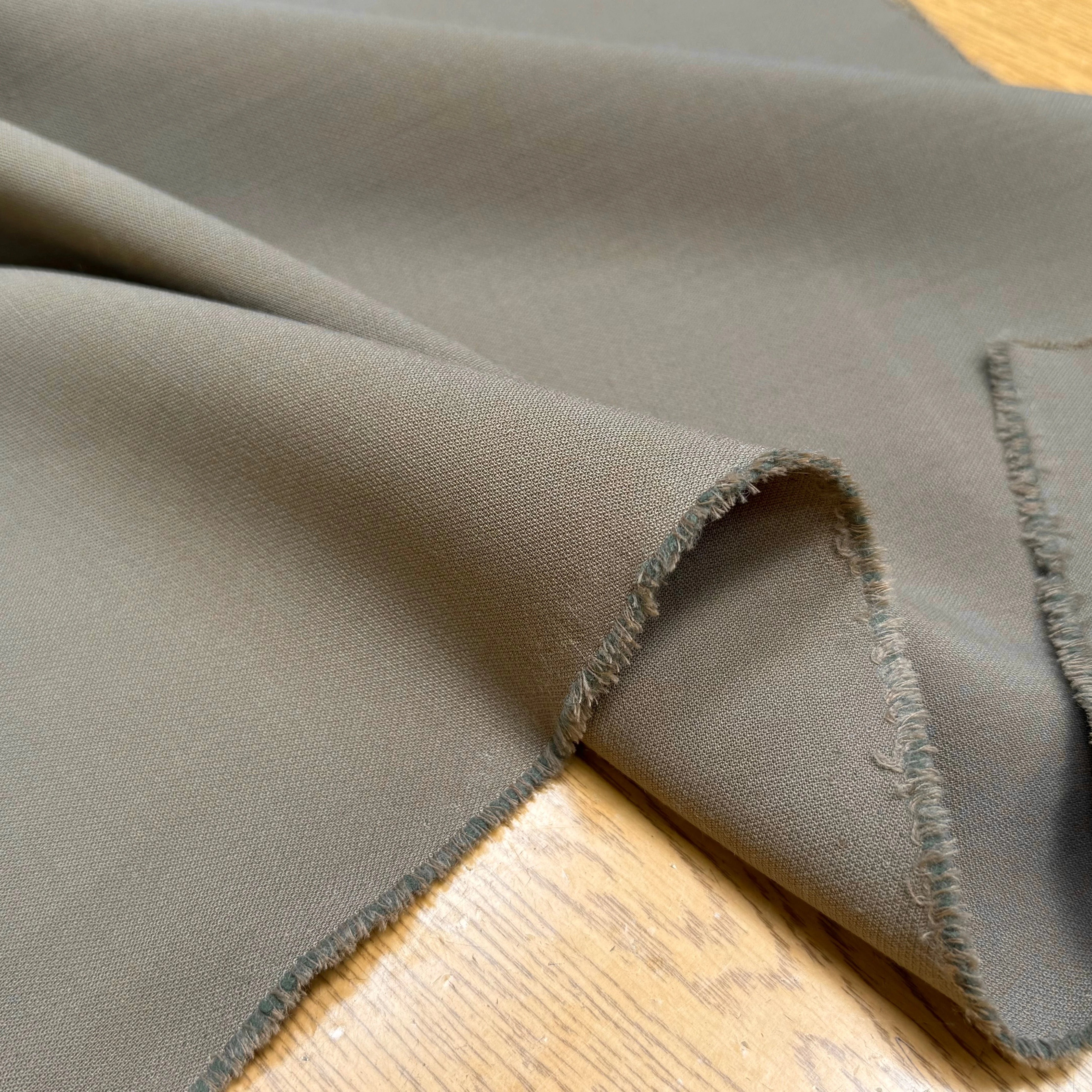 GABARDINE DE LAINE STRETCH TAUPE KAKI 80% LAINE TRÈS BELLE TENUE - My Little Coupon