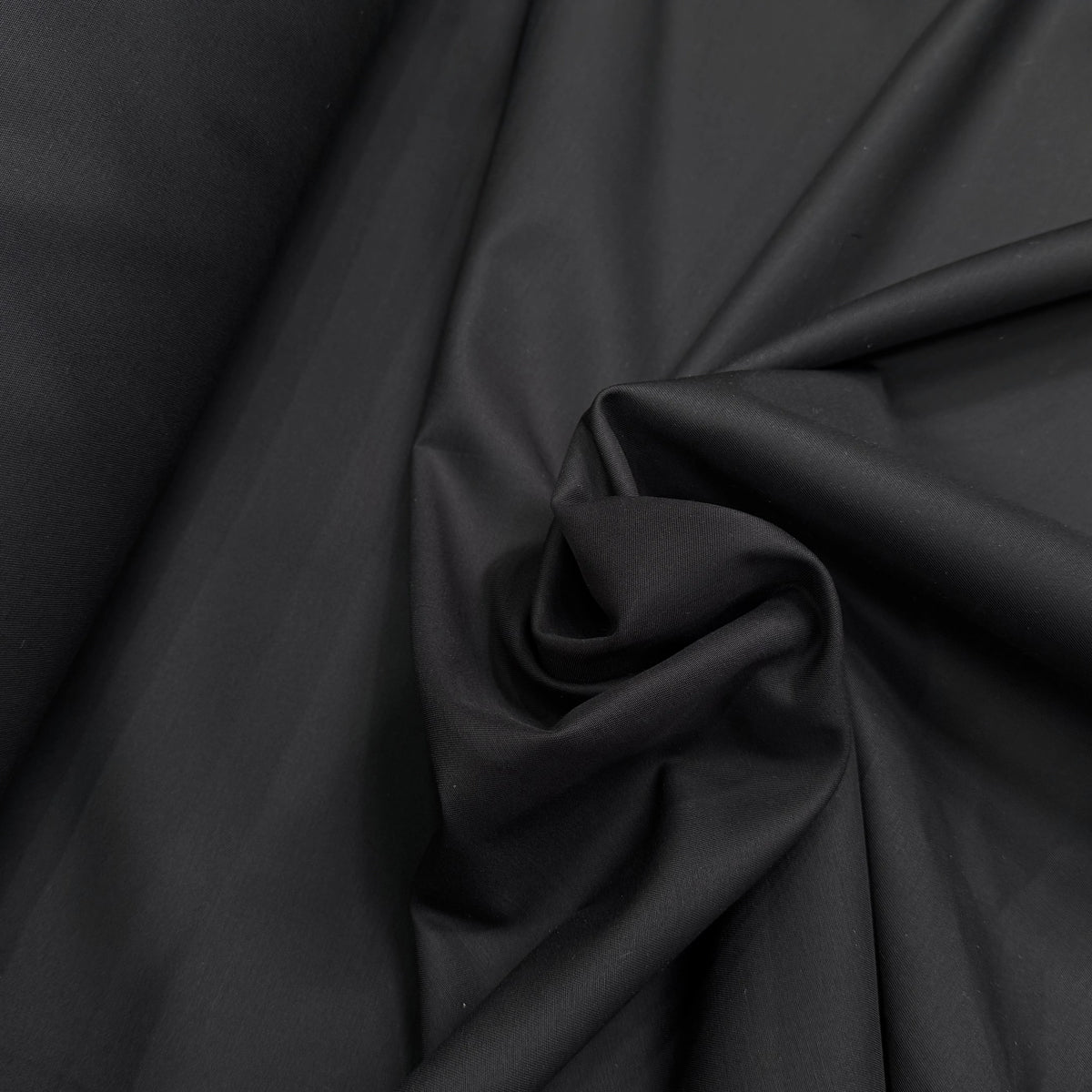 GABARDINE FINEMENT SERGÉE DÉPERLANTE ET BRILLANTE TOMBÉ SUBLIME NOIR MADE IN ITALY - My Little Coupon
