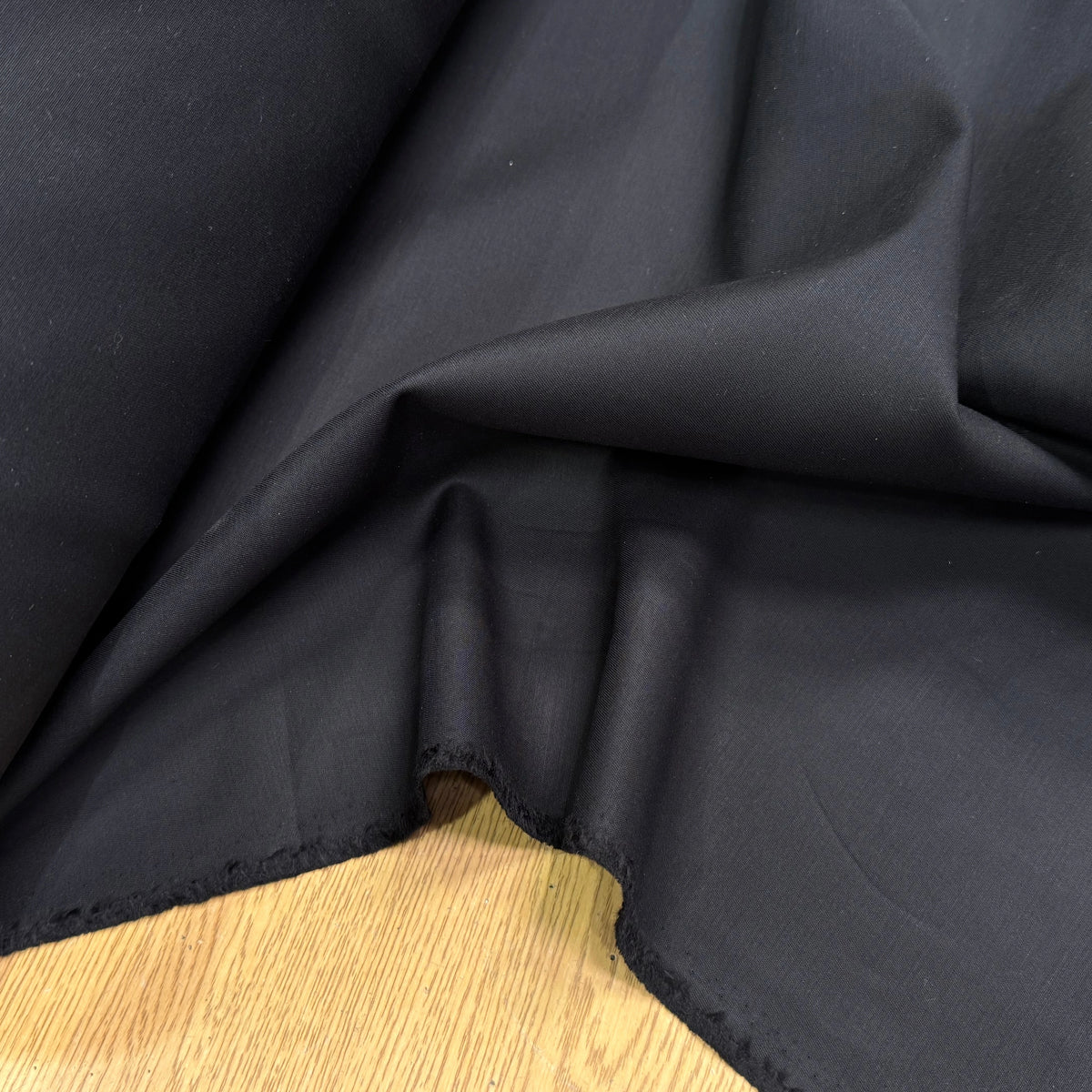 GABARDINE FINEMENT SERGÉE DÉPERLANTE ET BRILLANTE TOMBÉ SUBLIME NOIR MADE IN ITALY - My Little Coupon