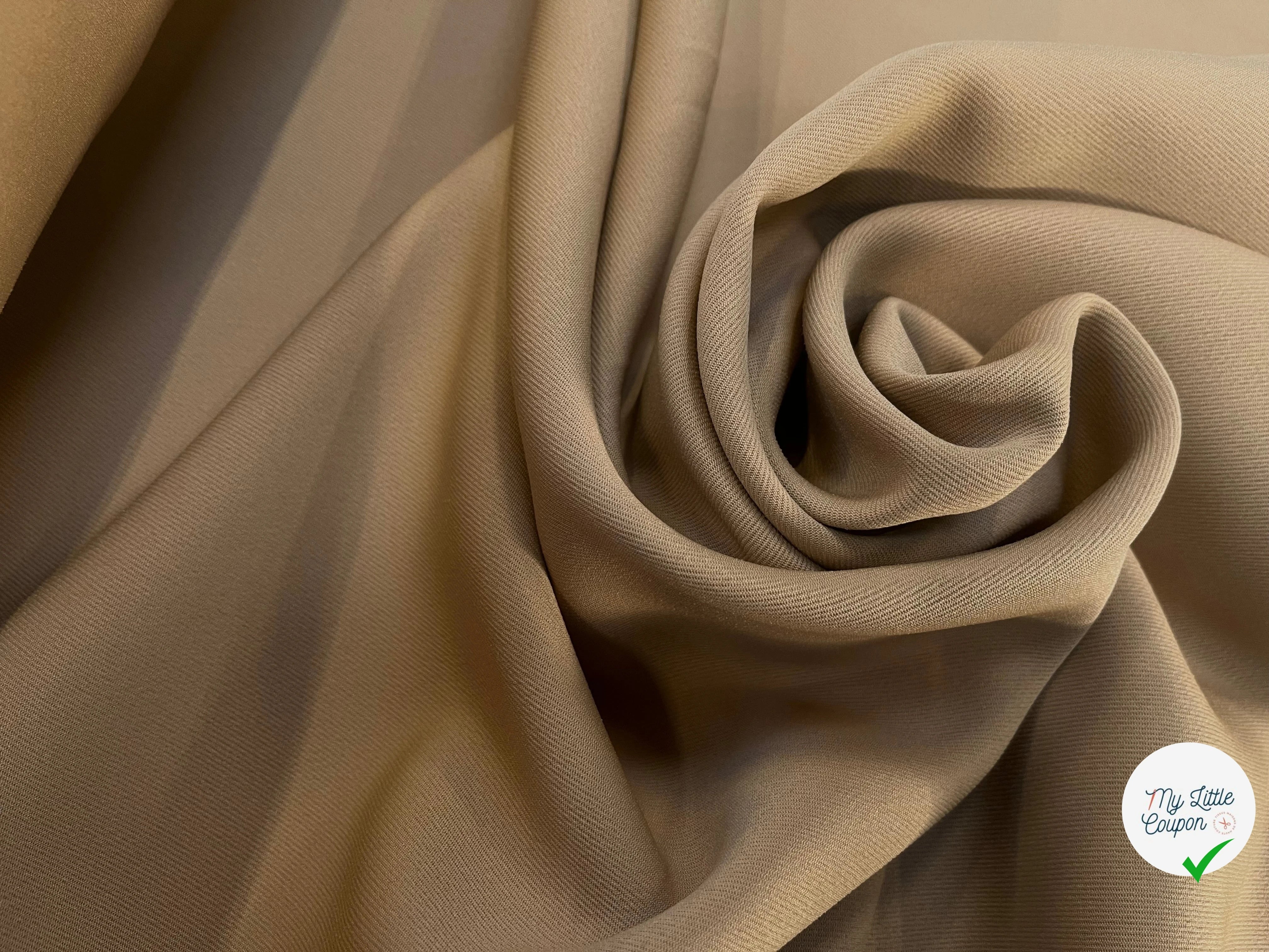 GABARDINE LEGÈREMENT STRIÉE SOUPLE POLYESTER BEIGE 130CM - My Little Coupon