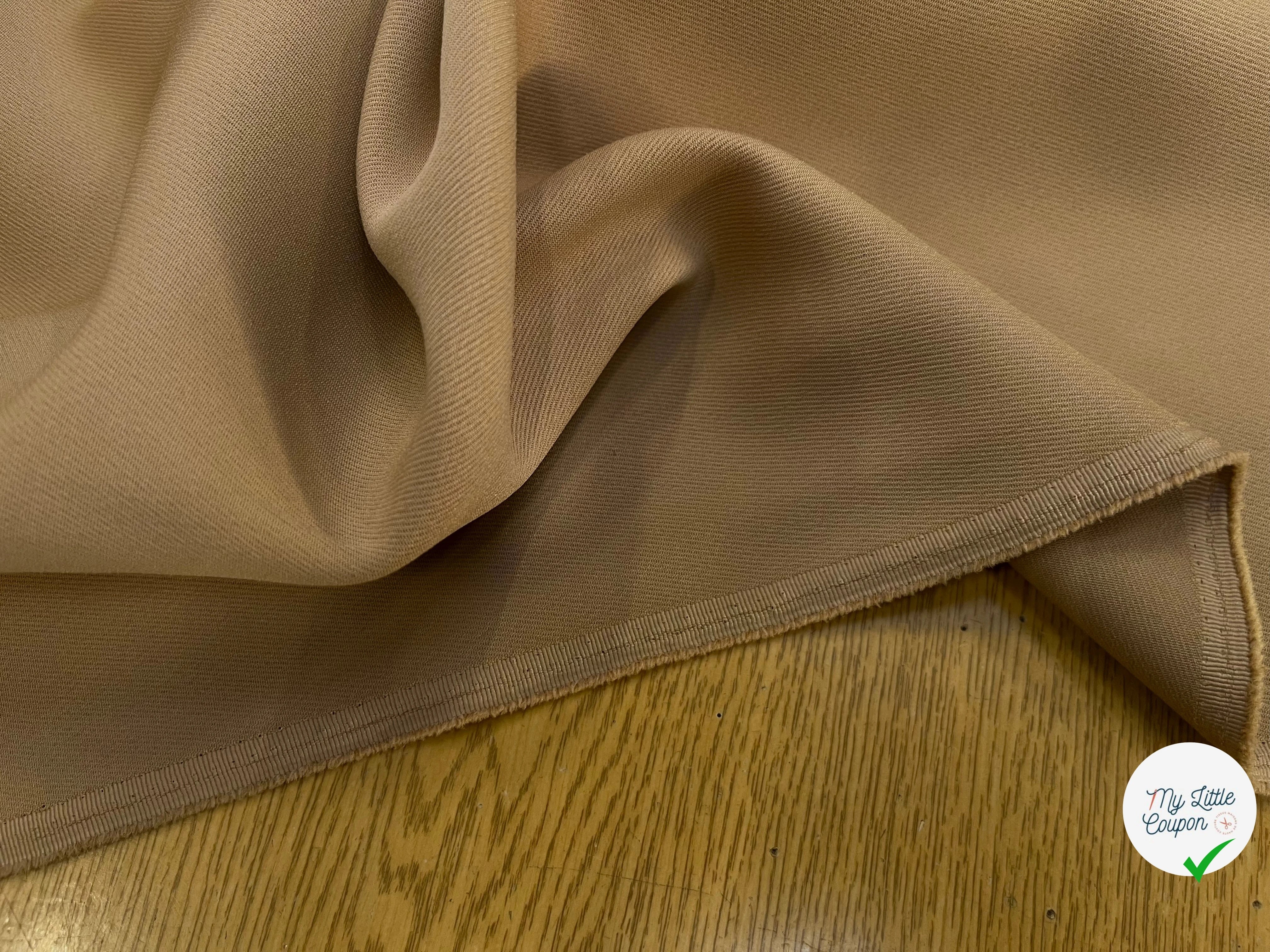 GABARDINE LEGÈREMENT STRIÉE SOUPLE POLYESTER BEIGE 130CM - My Little Coupon