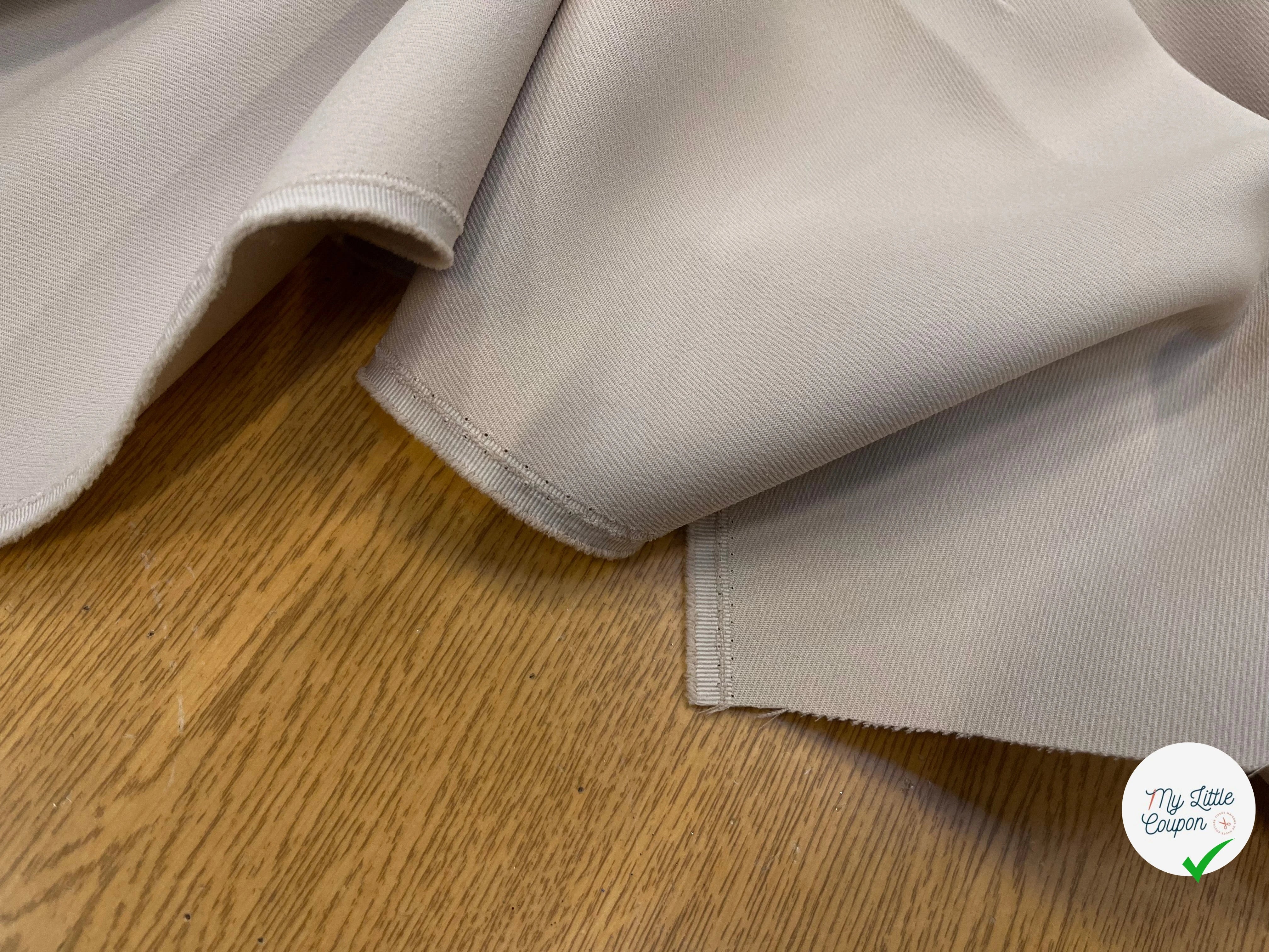 GABARDINE LEGÈREMENT STRIÉE SOUPLE POLYESTER LIGHT SAND 130CM - My Little Coupon
