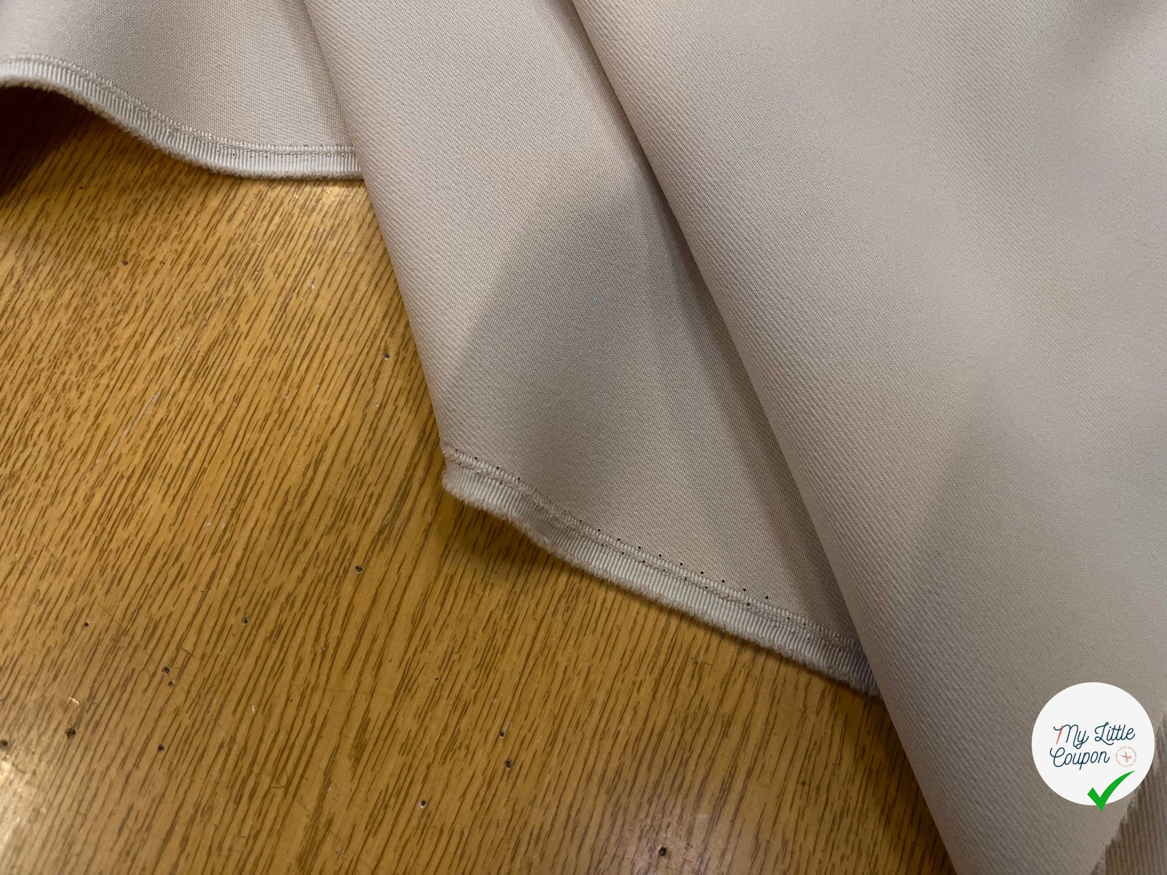 GABARDINE LEGÈREMENT STRIÉE SOUPLE POLYESTER LIGHT SAND 130CM - My Little Coupon