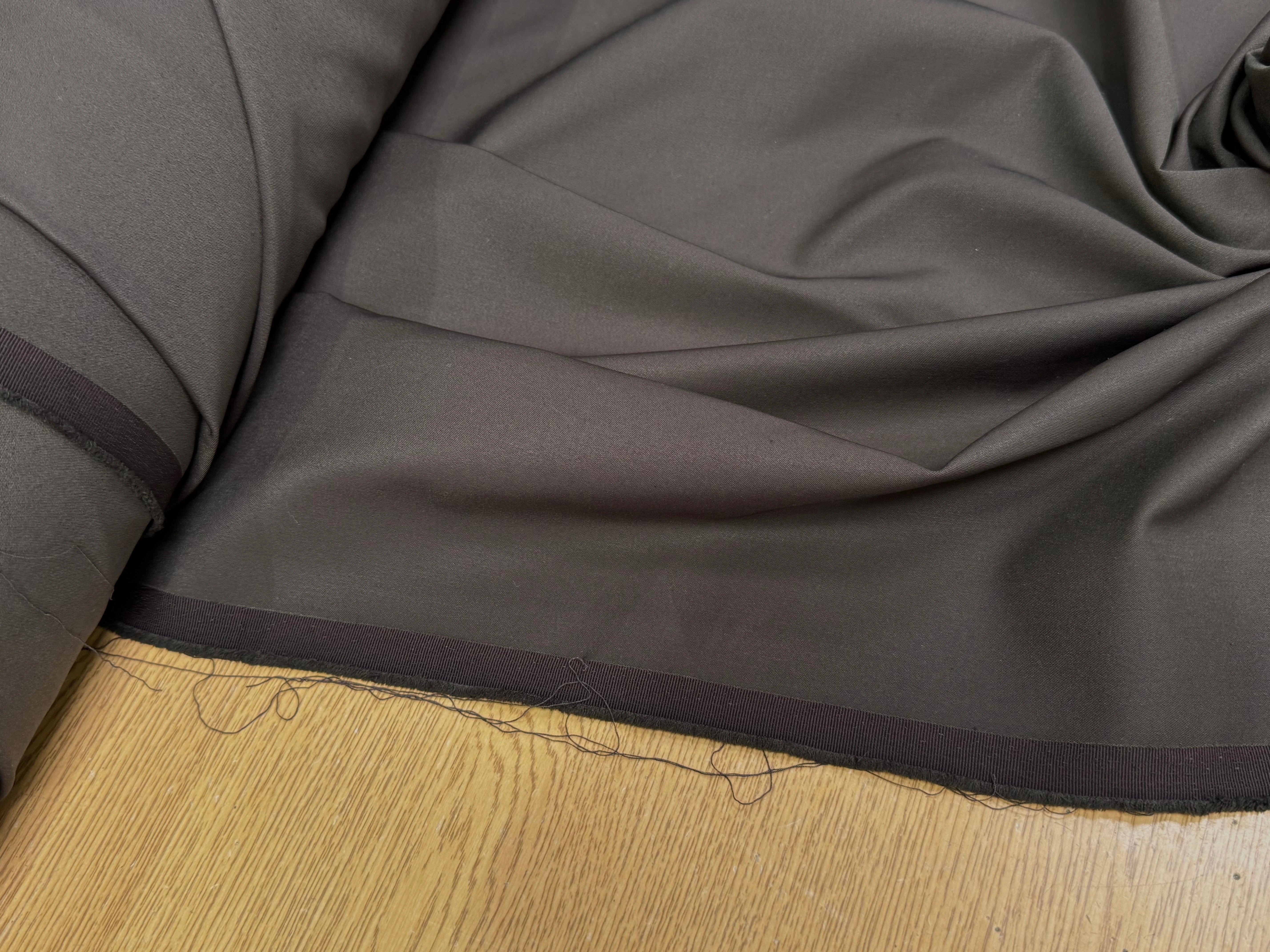GABARDINE POLYCOTON STRETCH PEAU DE PÊCHE BRUN MASTIC - My Little Coupon