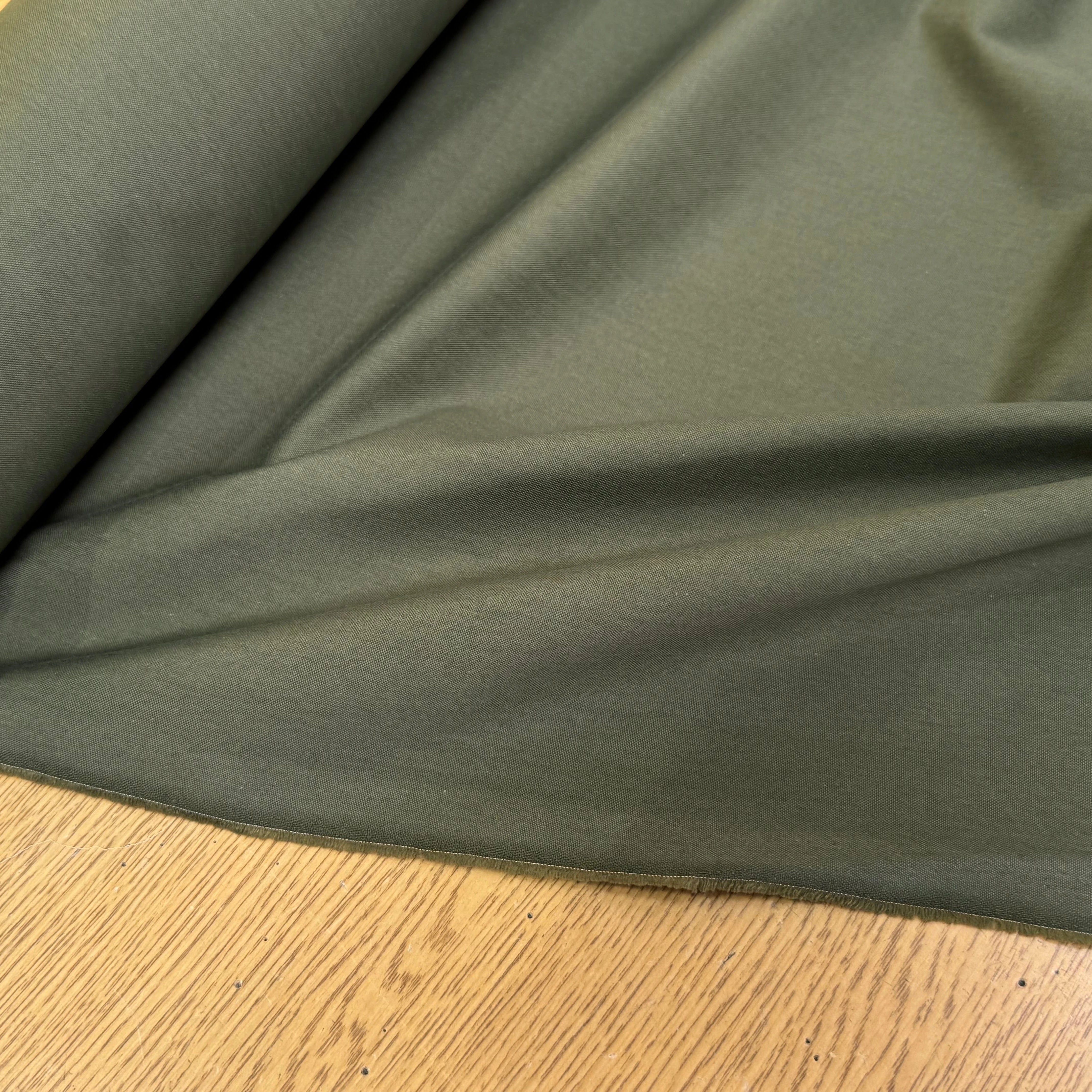 GABARDINE POLYCOTON VERT KAKI TENUE SOYEUSE - My Little Coupon