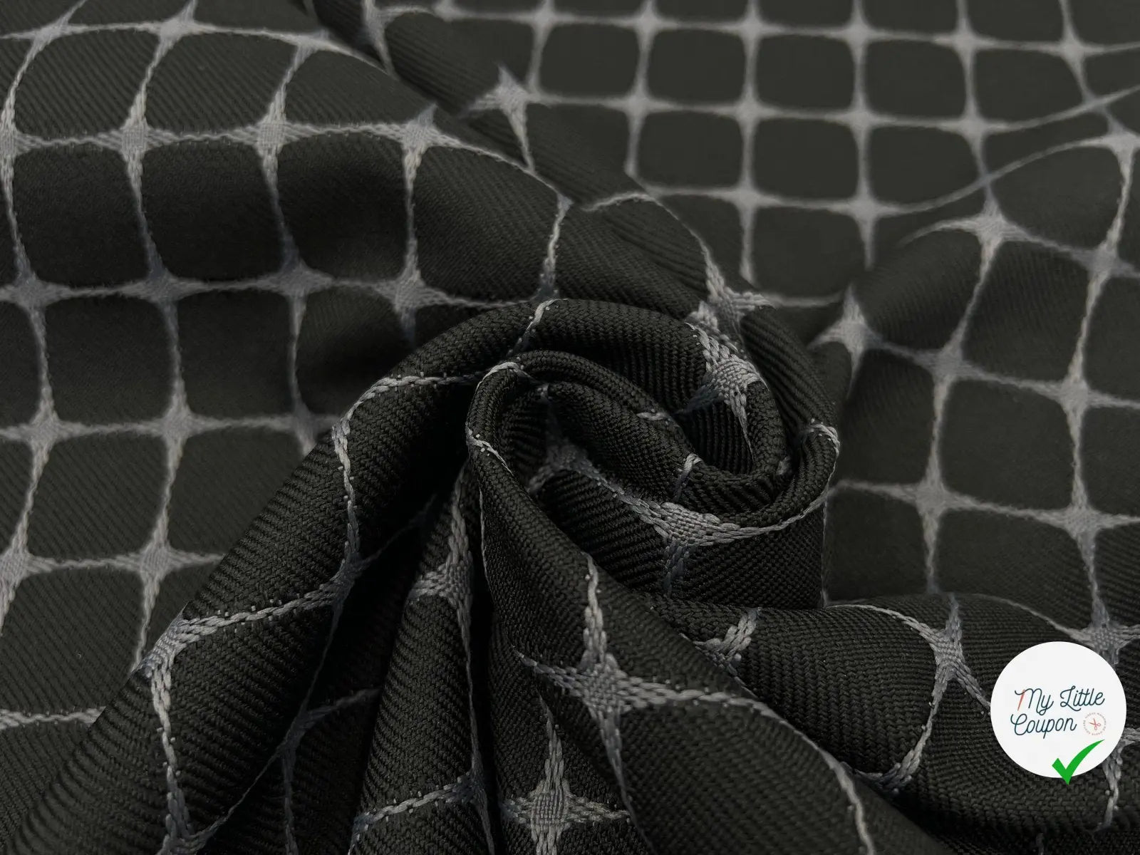 GABARDINE REBRODÉE DE CARREAUX - My Little Coupon - tissu - coudre