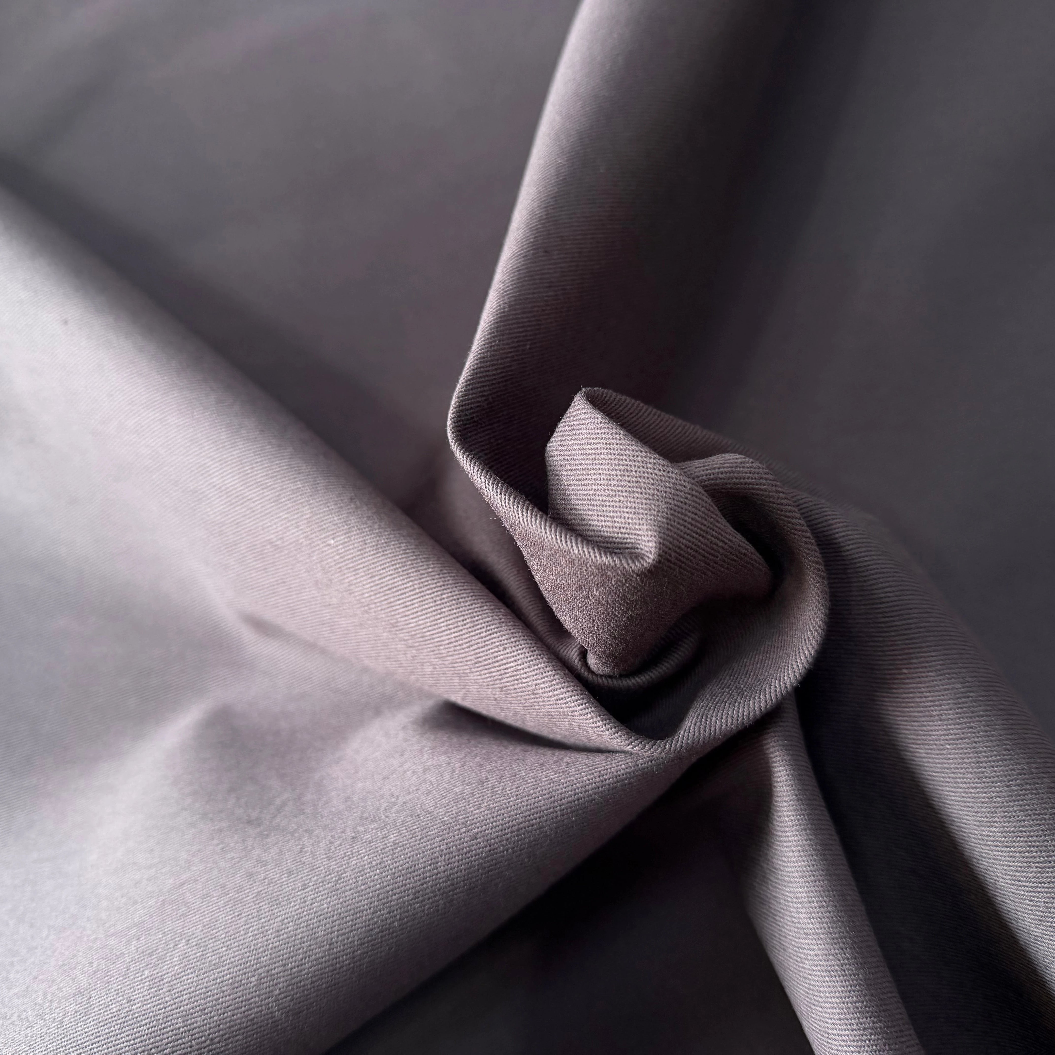 GABARDINE SERGÉE 100% COTON ANTHRACITE 834 150 CM - My Little Coupon