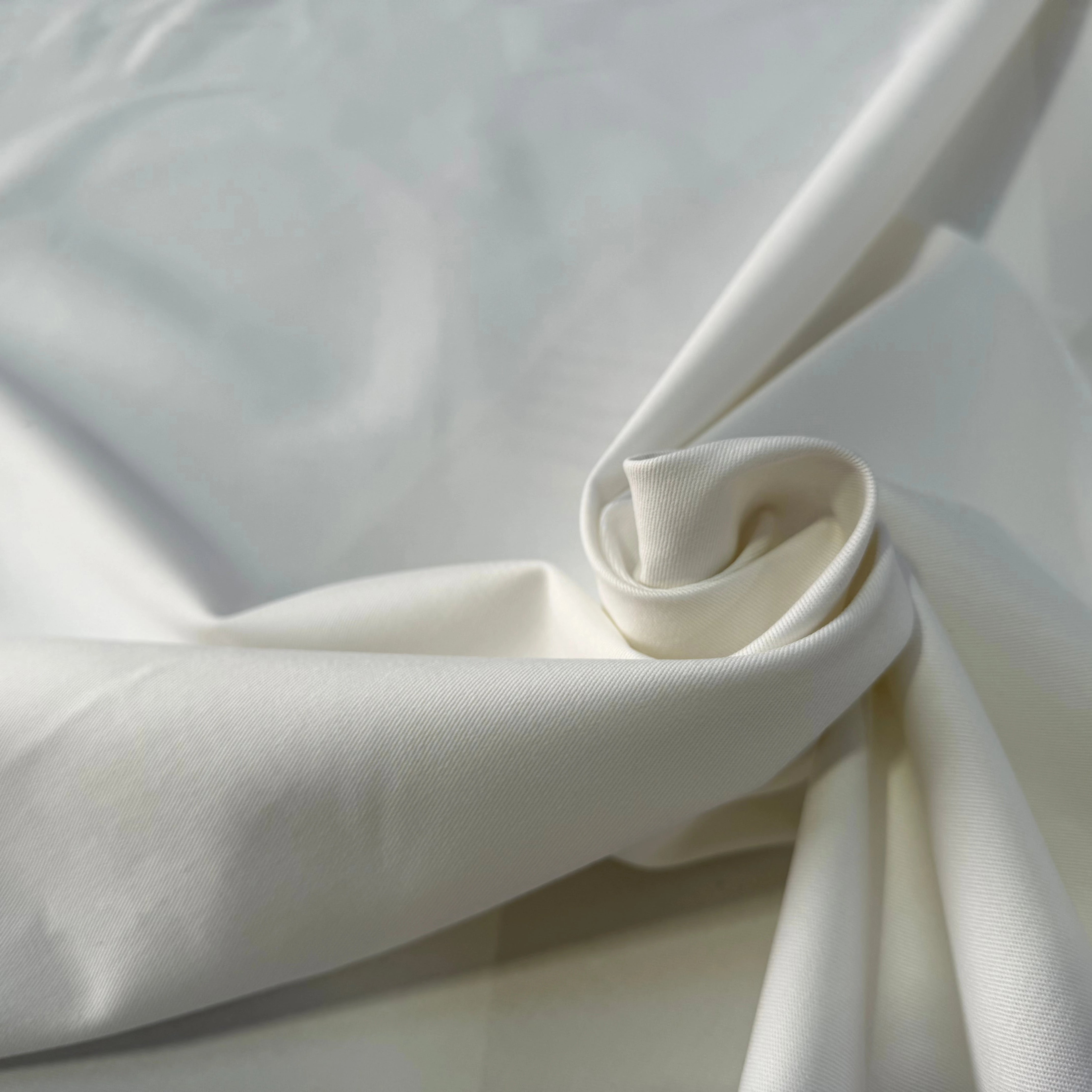 GABARDINE SERGÉE 100% COTON BLANC 802 150 CM - My Little Coupon