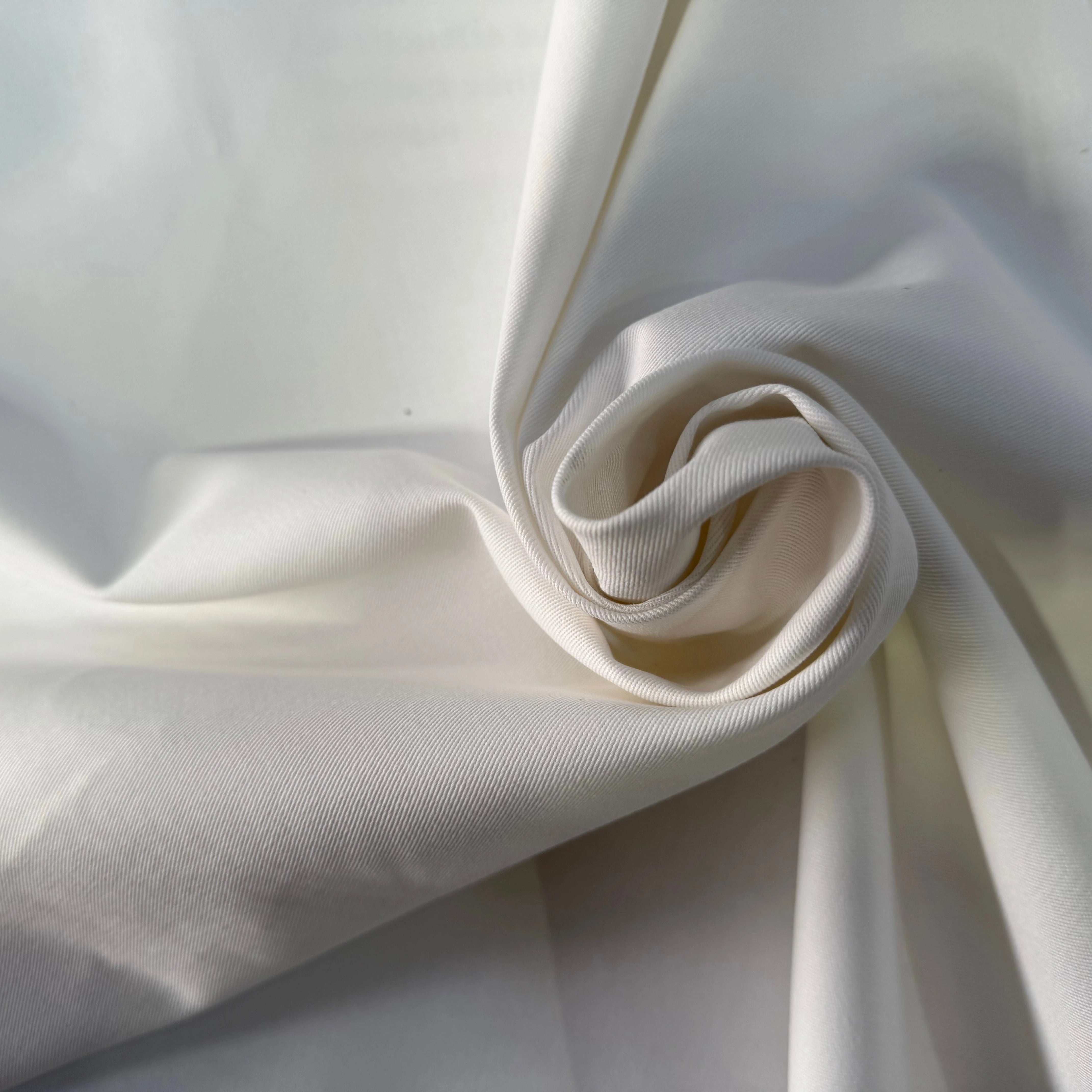 GABARDINE SERGÉE 100% COTON BLANC 802 150 CM - My Little Coupon
