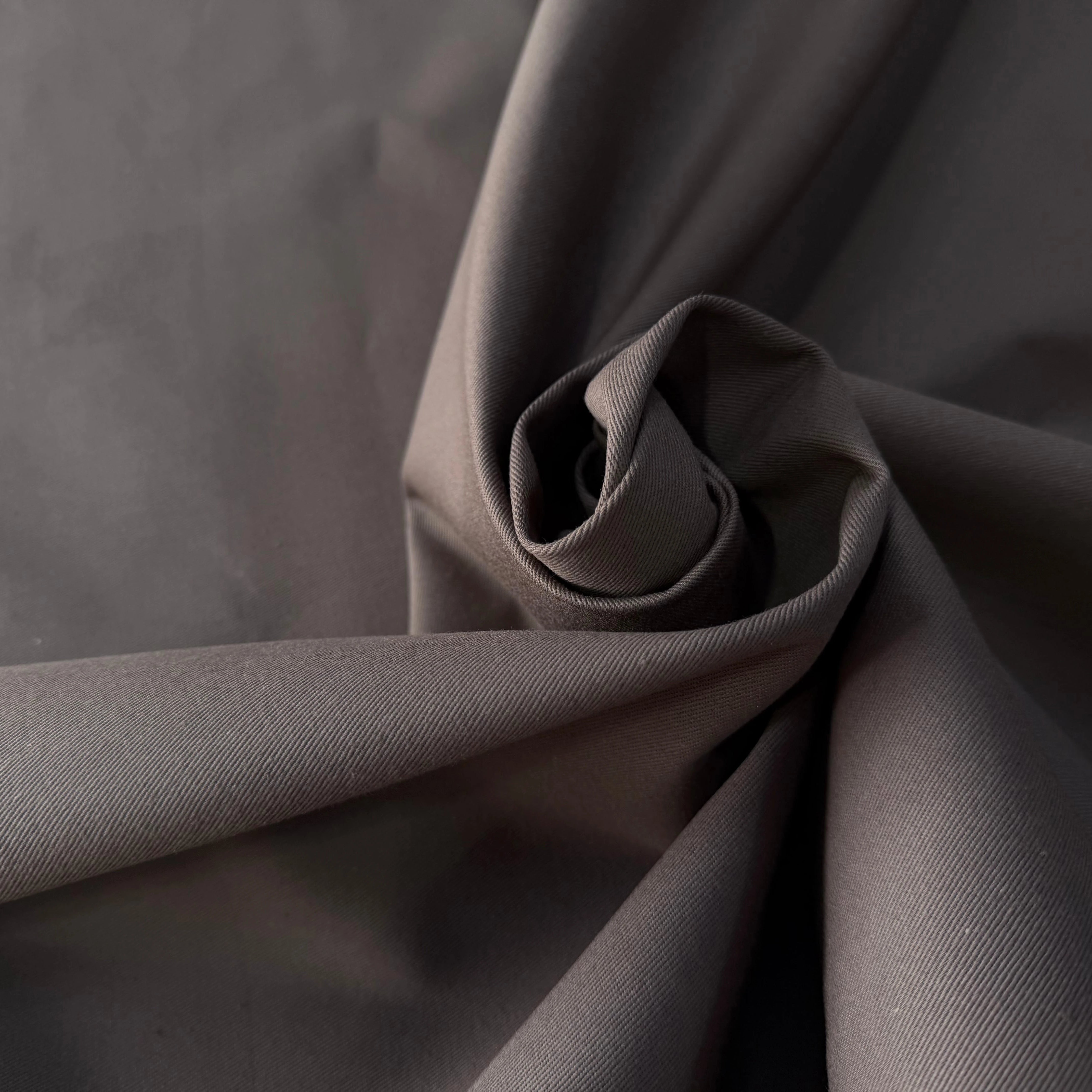GABARDINE SERGÉE 100% COTON GASOIL 840 150 CM - My Little Coupon