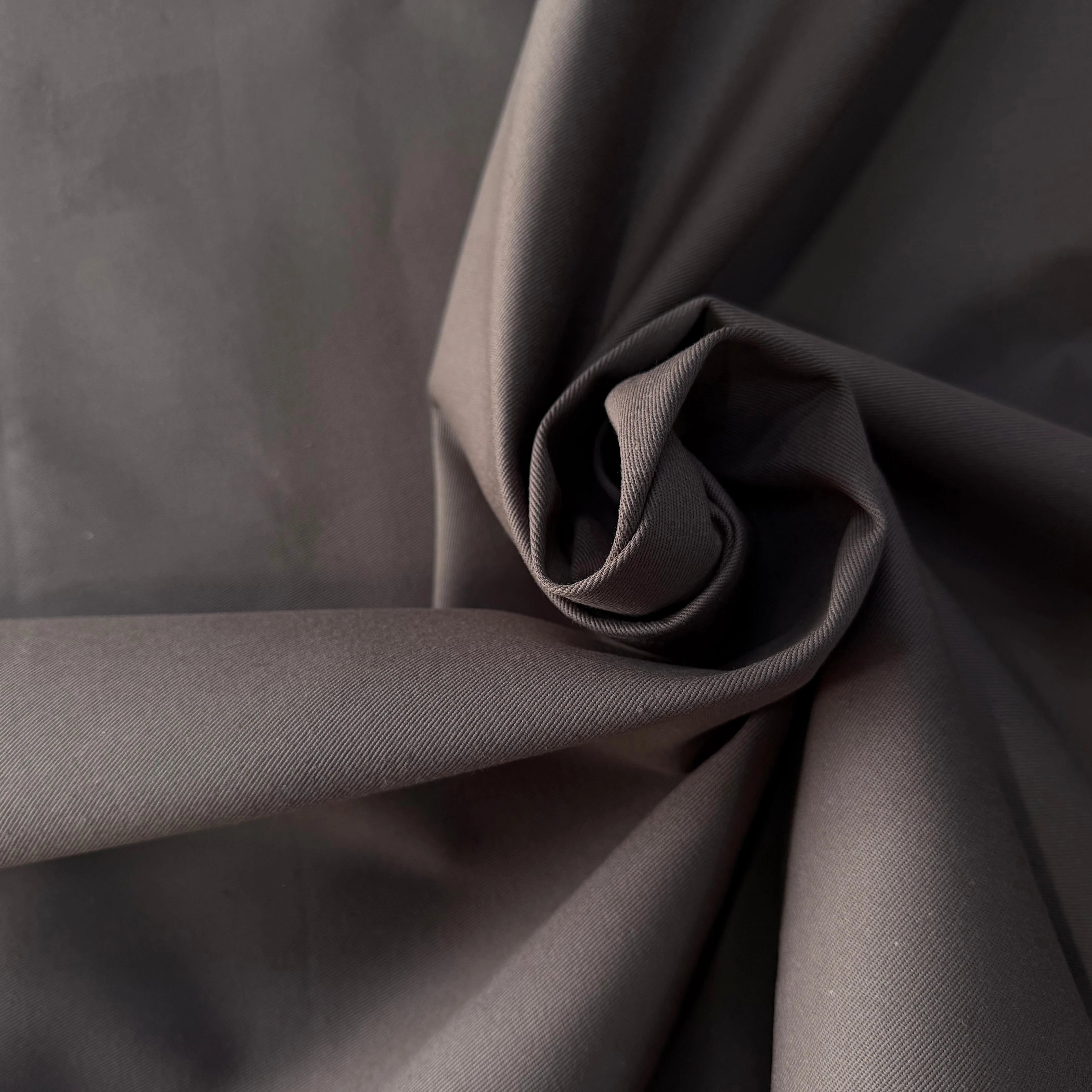 GABARDINE SERGÉE 100% COTON GASOIL 840 150 CM - My Little Coupon