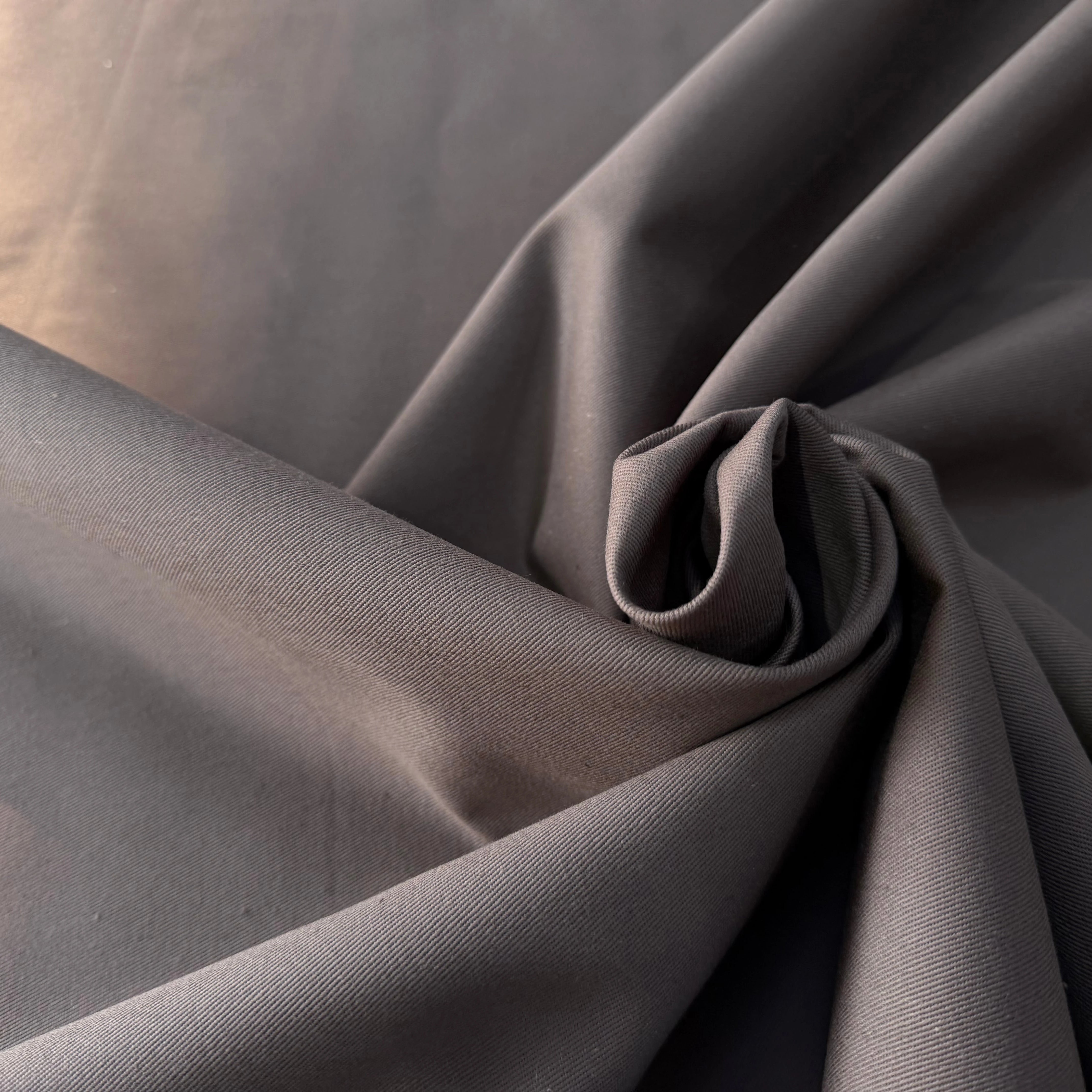 GABARDINE SERGÉE 100% COTON GASOIL 840 150 CM - My Little Coupon