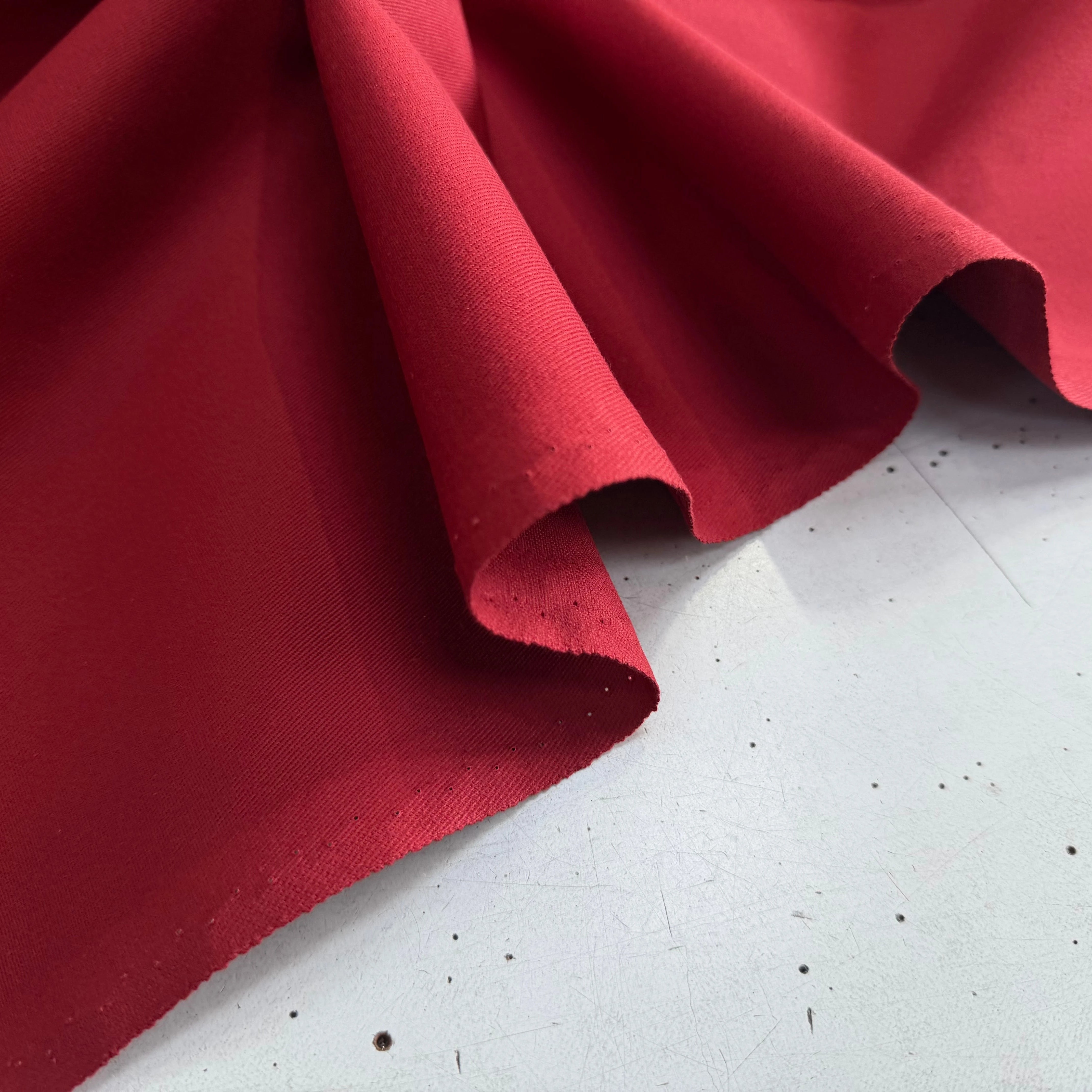 GABARDINE SERGÉE 100% COTON POURPRE 812 150 CM - My Little Coupon