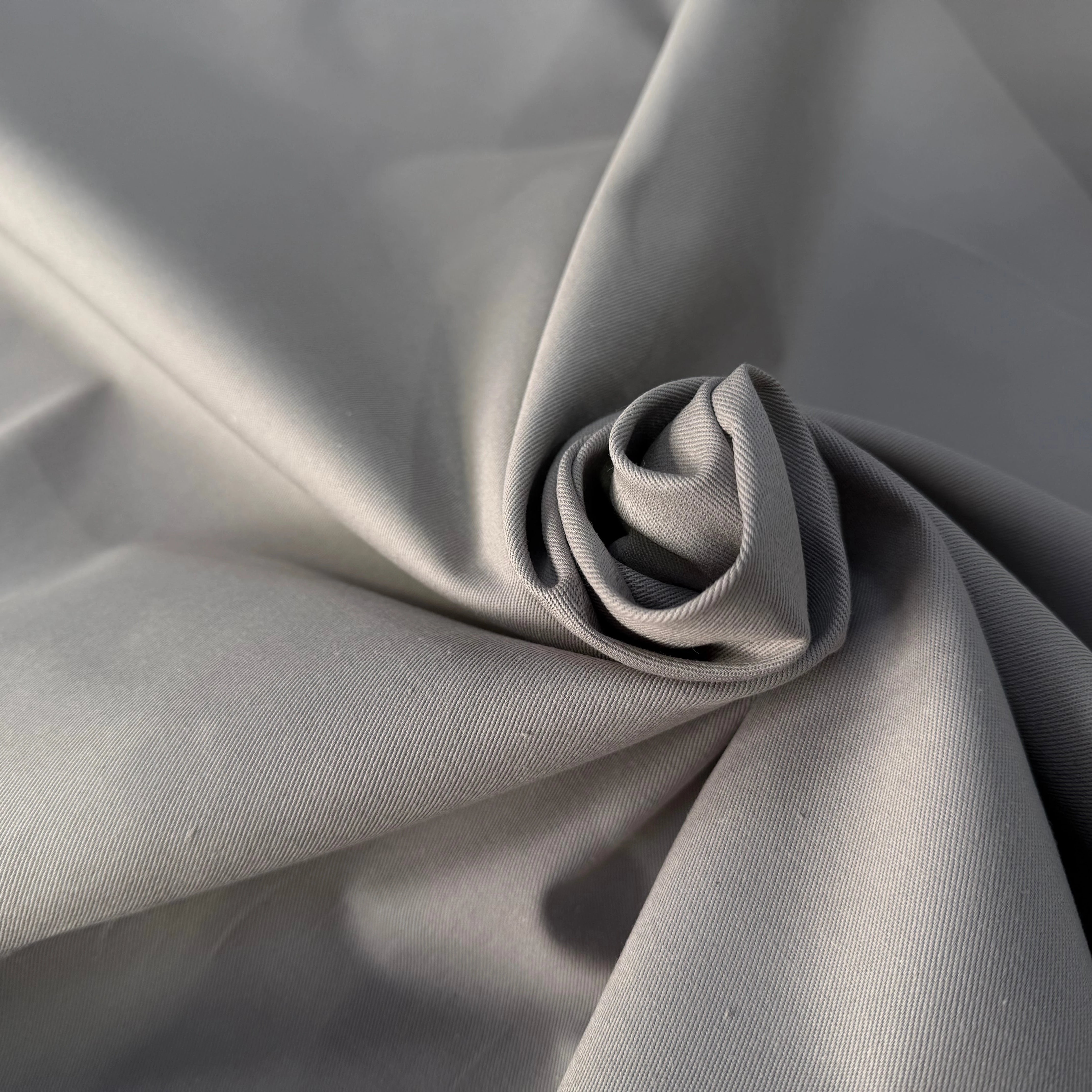GABARDINE SERGÉE 100% COTON SOURIS 839 150 CM - My Little Coupon
