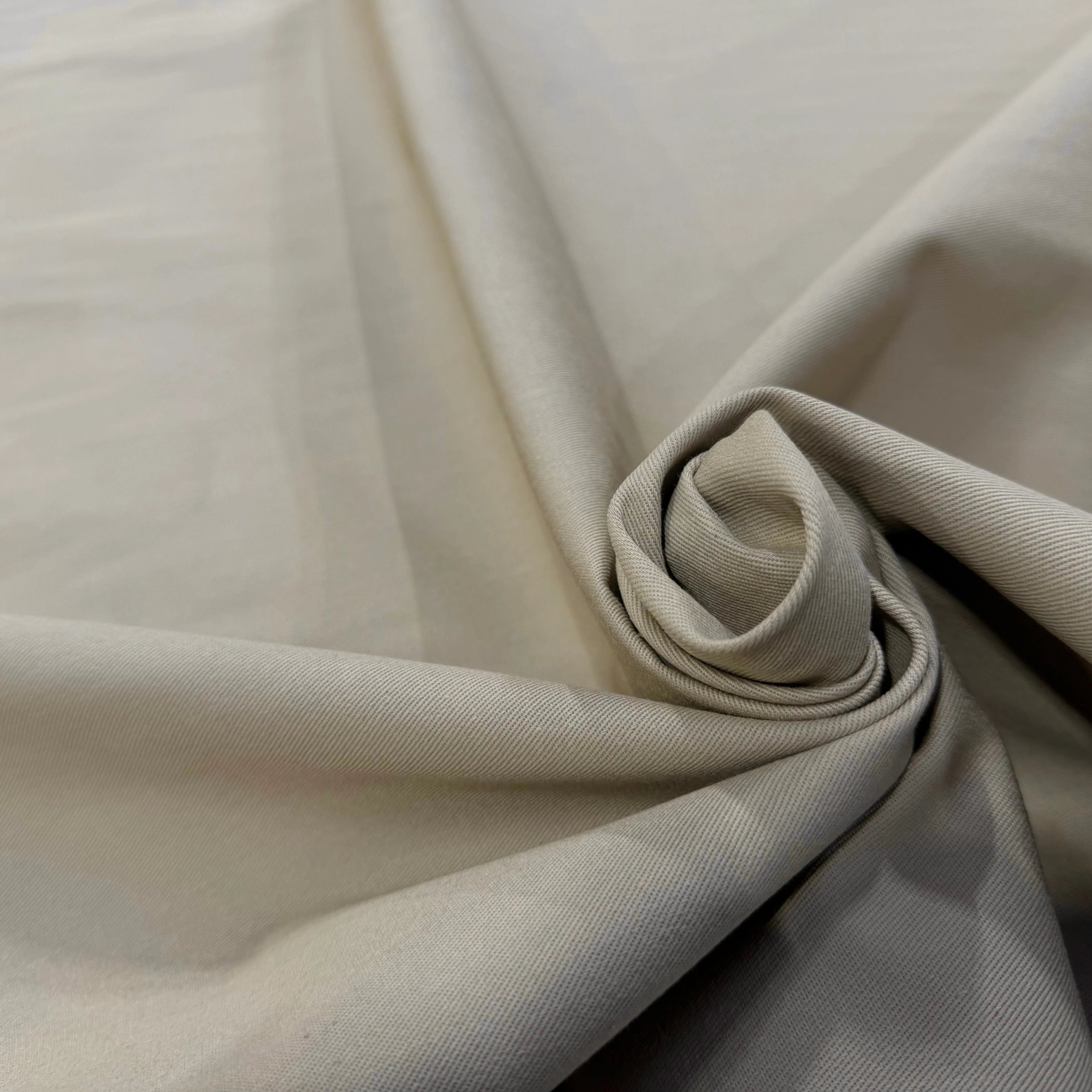 GABARDINE SERGÉE 100% COTON TAUPE 833 150 CM - My Little Coupon