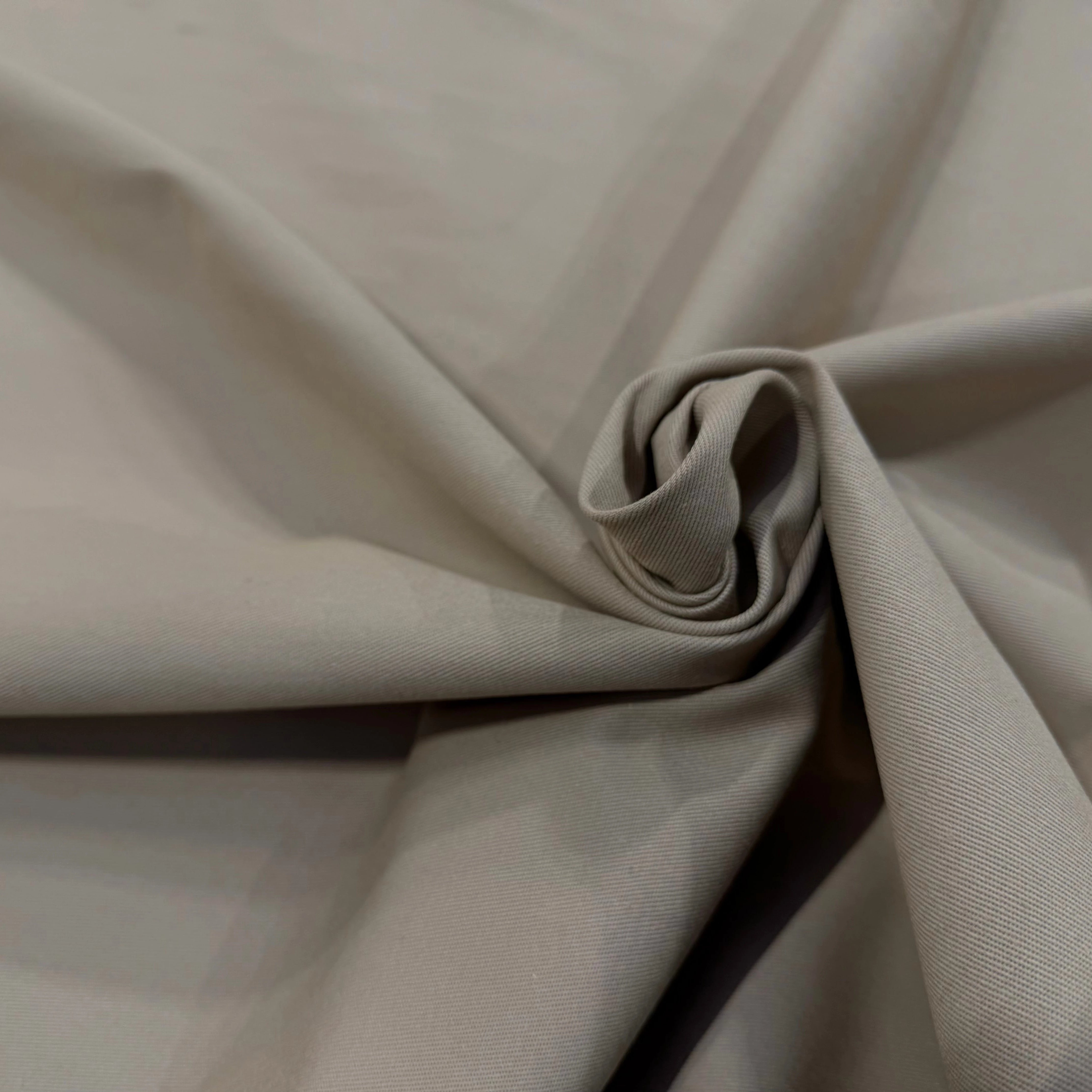 GABARDINE SERGÉE 100% COTON TAUPE 833 150 CM - My Little Coupon