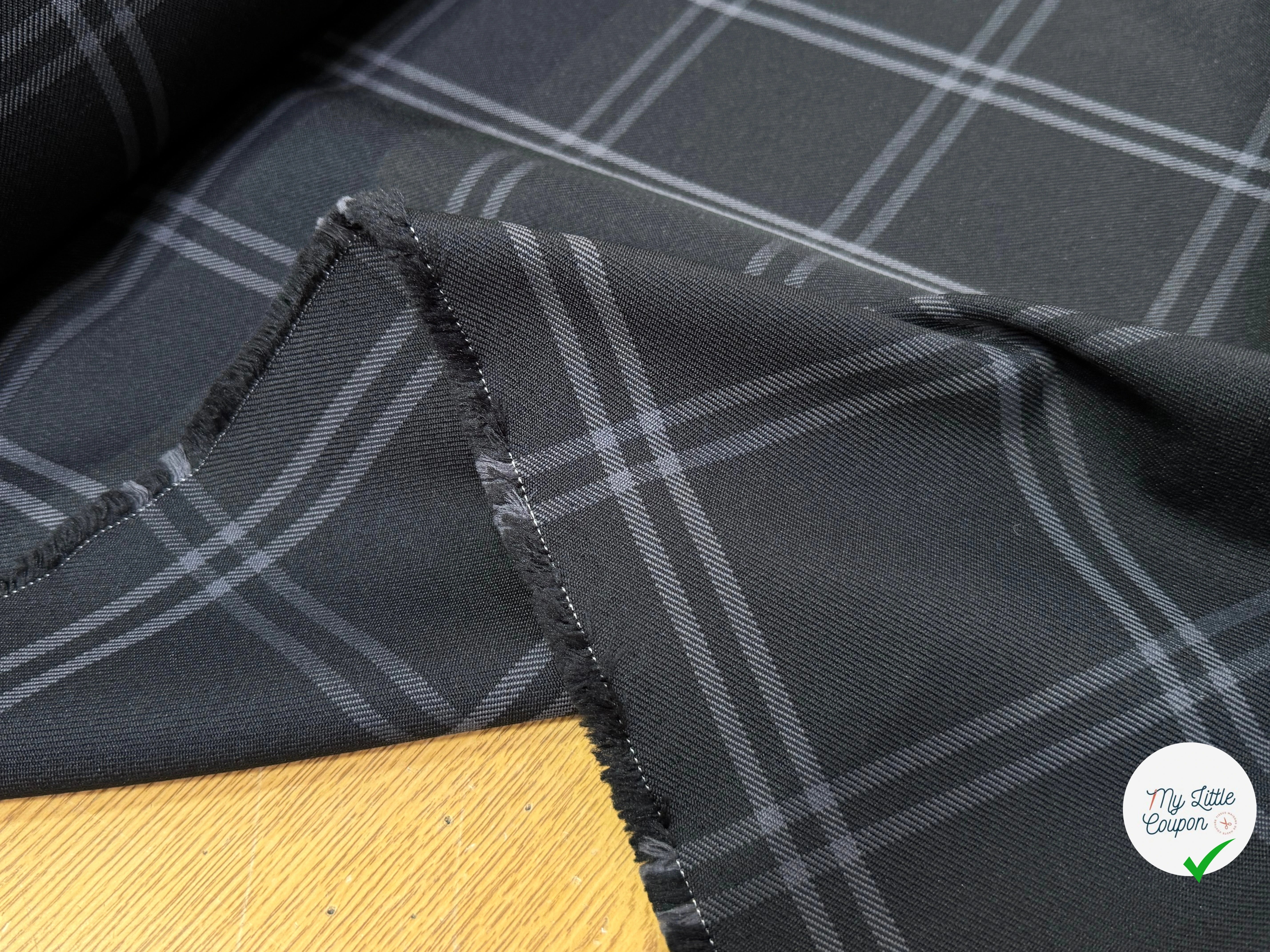 GABARDINE SERGÉE LOURDE NOIRE À CARREAUX RAYURES GRISE - My Little Coupon