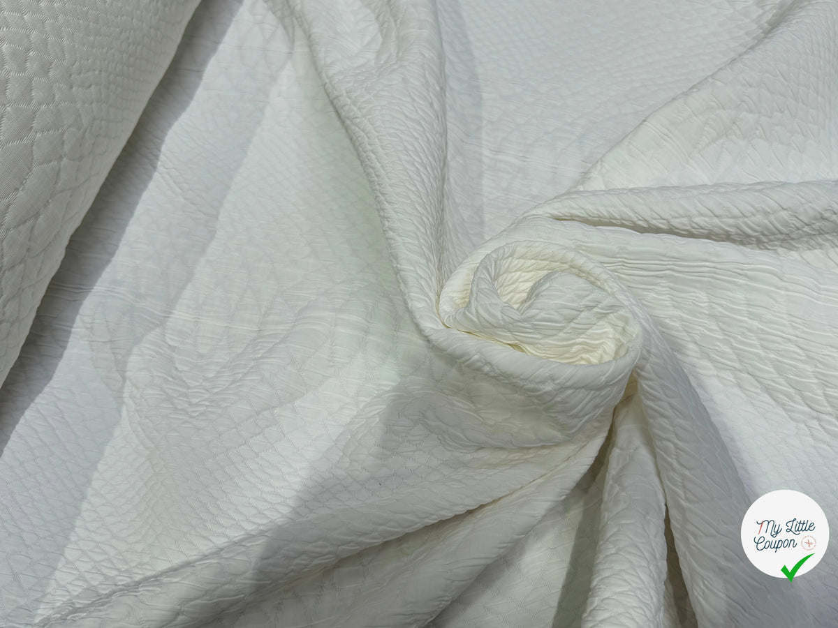 JACQUARD 60% ACETATE 31% POLYAMIDE 9% VISCOSE MOTIF LOSANGE BLANC - My Little Coupon