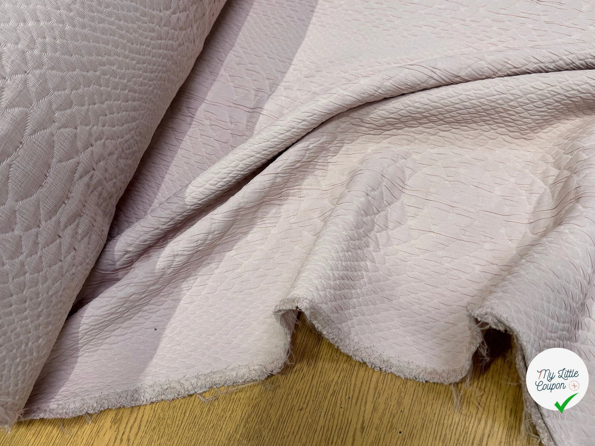 JACQUARD 60% ACETATE 31% POLYAMIDE 9% VISCOSE MOTIF LOSANGE ROSE PALE - My Little Coupon