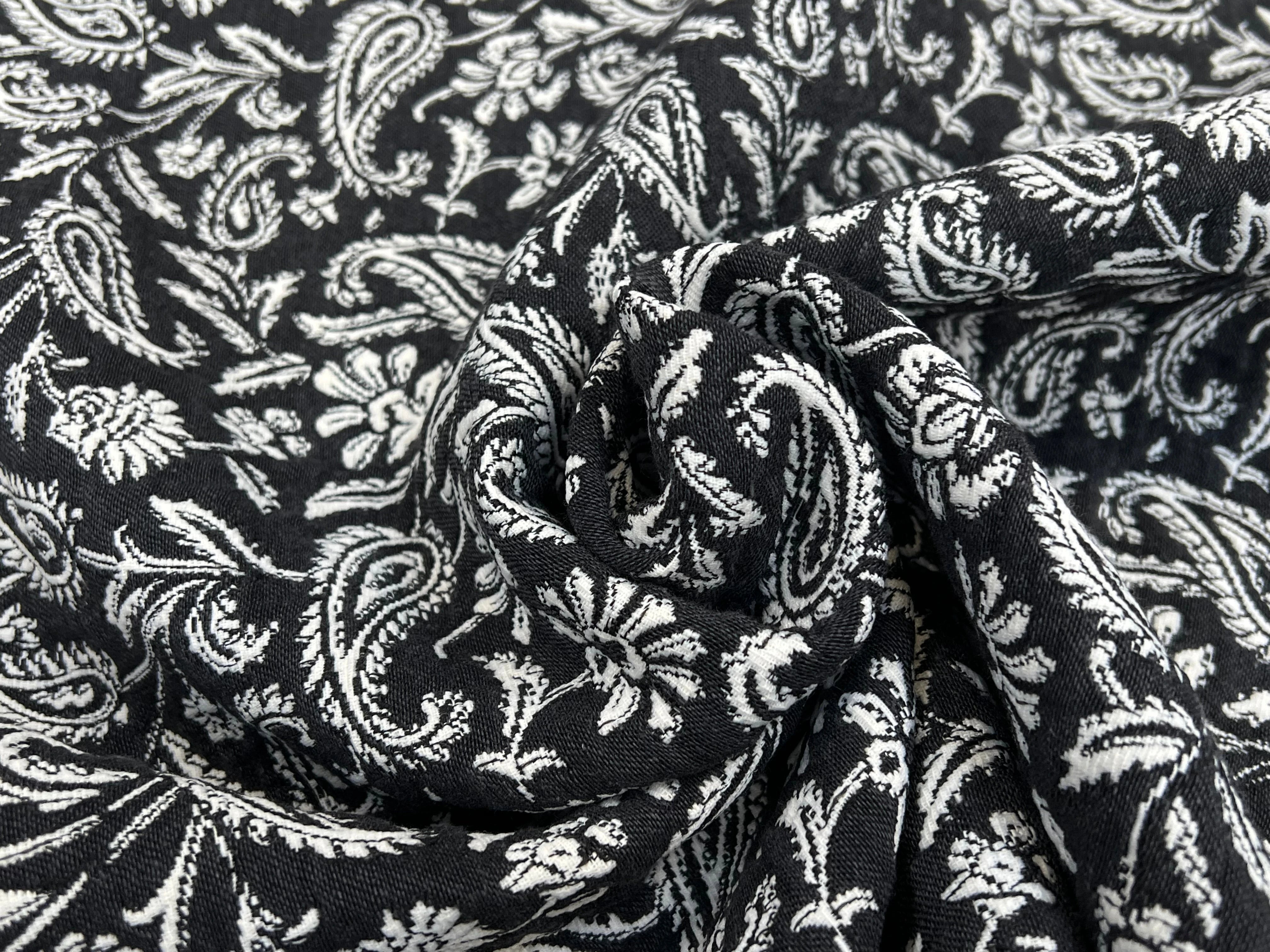 JACQUARD MUMBAI ALLOVER NOIR 140 CM - My Little Coupon