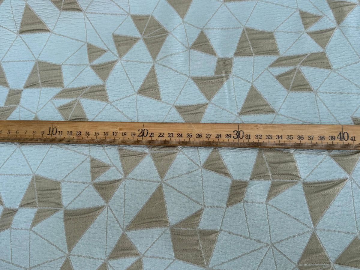 JACQUARD POLYVISCOSE CLOQUÉ MOTIFS GÉOMÉTRIQUES BLANC CASSÉ ET BLEU CIEL VERT D'EAU - My Little Coupon