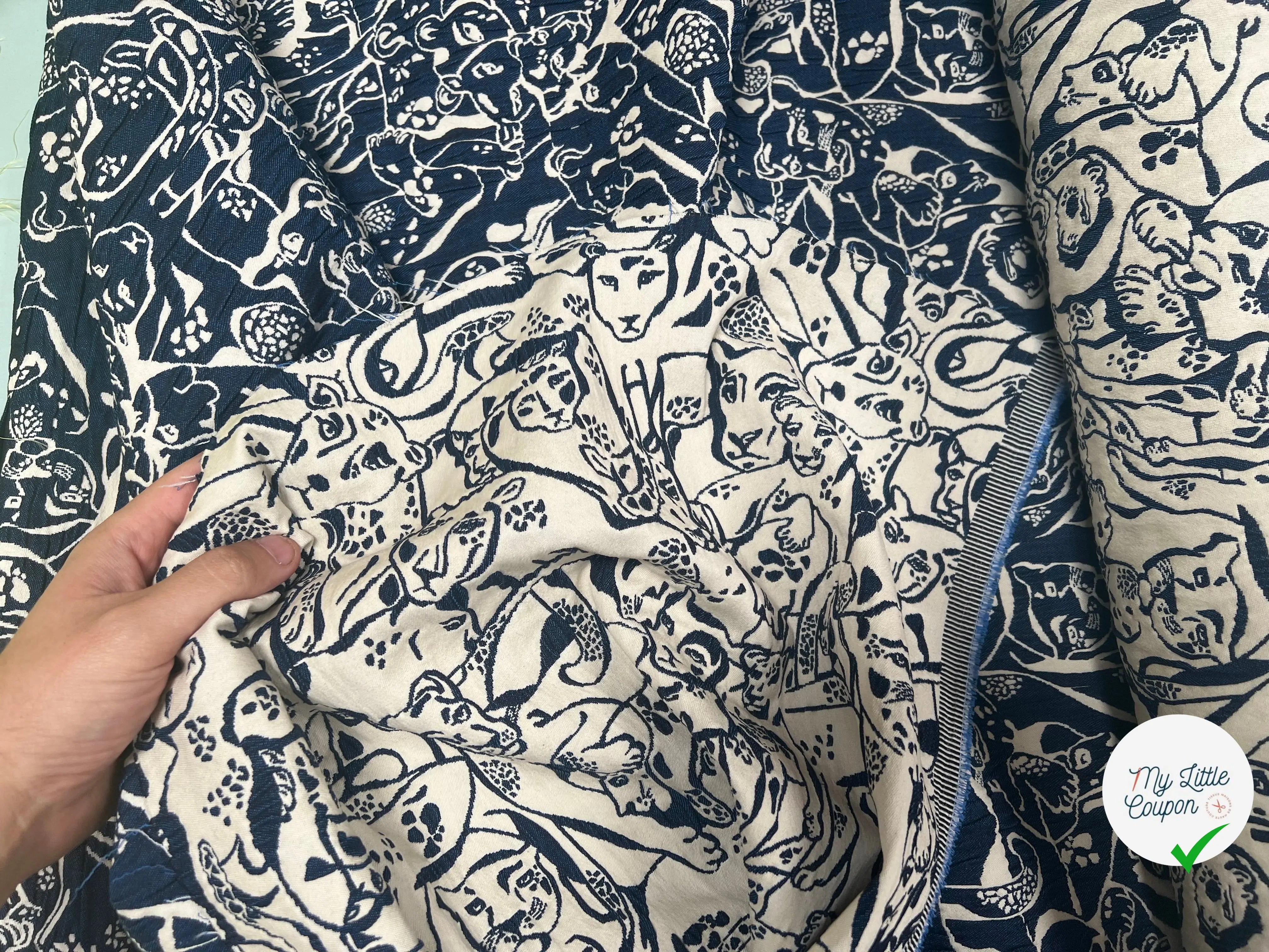 JACQUARD REVERSIBLE FACE BLEU FACE CREME LIONNE - My Little Coupon