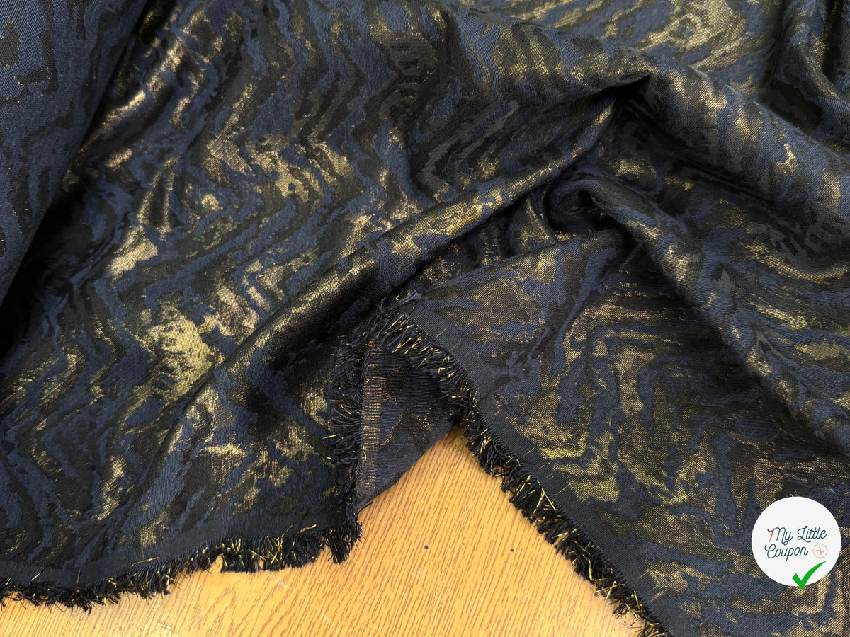 JACQUARD SATINÉ MÉTALLISÉ ZIGZAG SERPENTIN OR ET MARINE ULTRA BEAU - My Little Coupon
