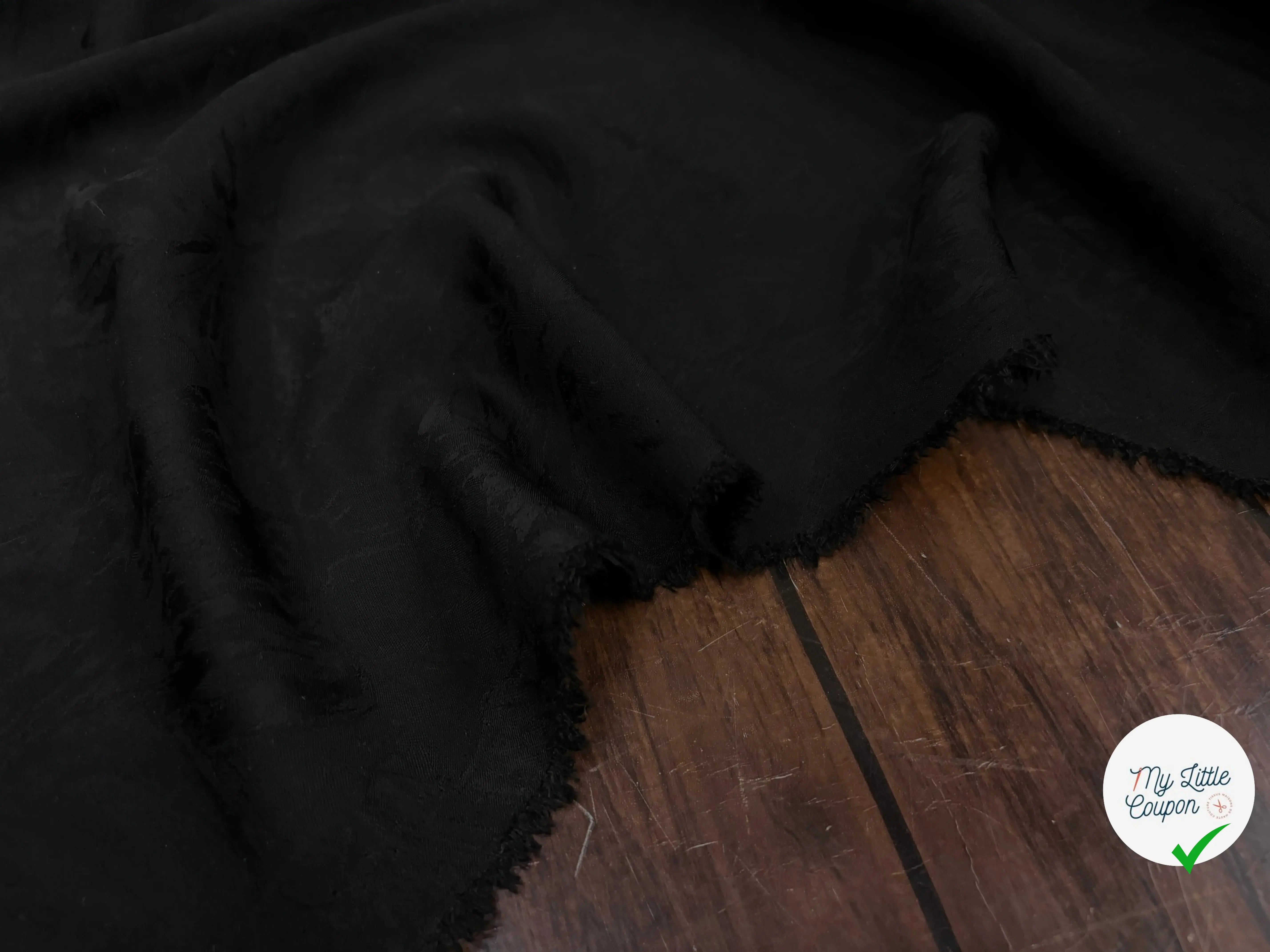 JACQUARD VISCOSE NOIR MOTIFS FABRICATION PRATO - My Little Coupon