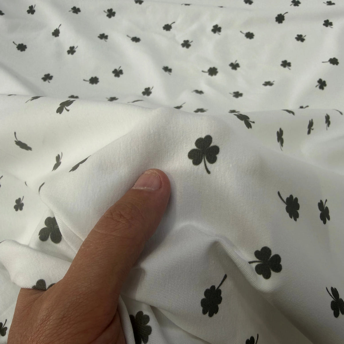 JERSEY DE COTON TRÈFLES BLANC CASSÉ - My Little Coupon
