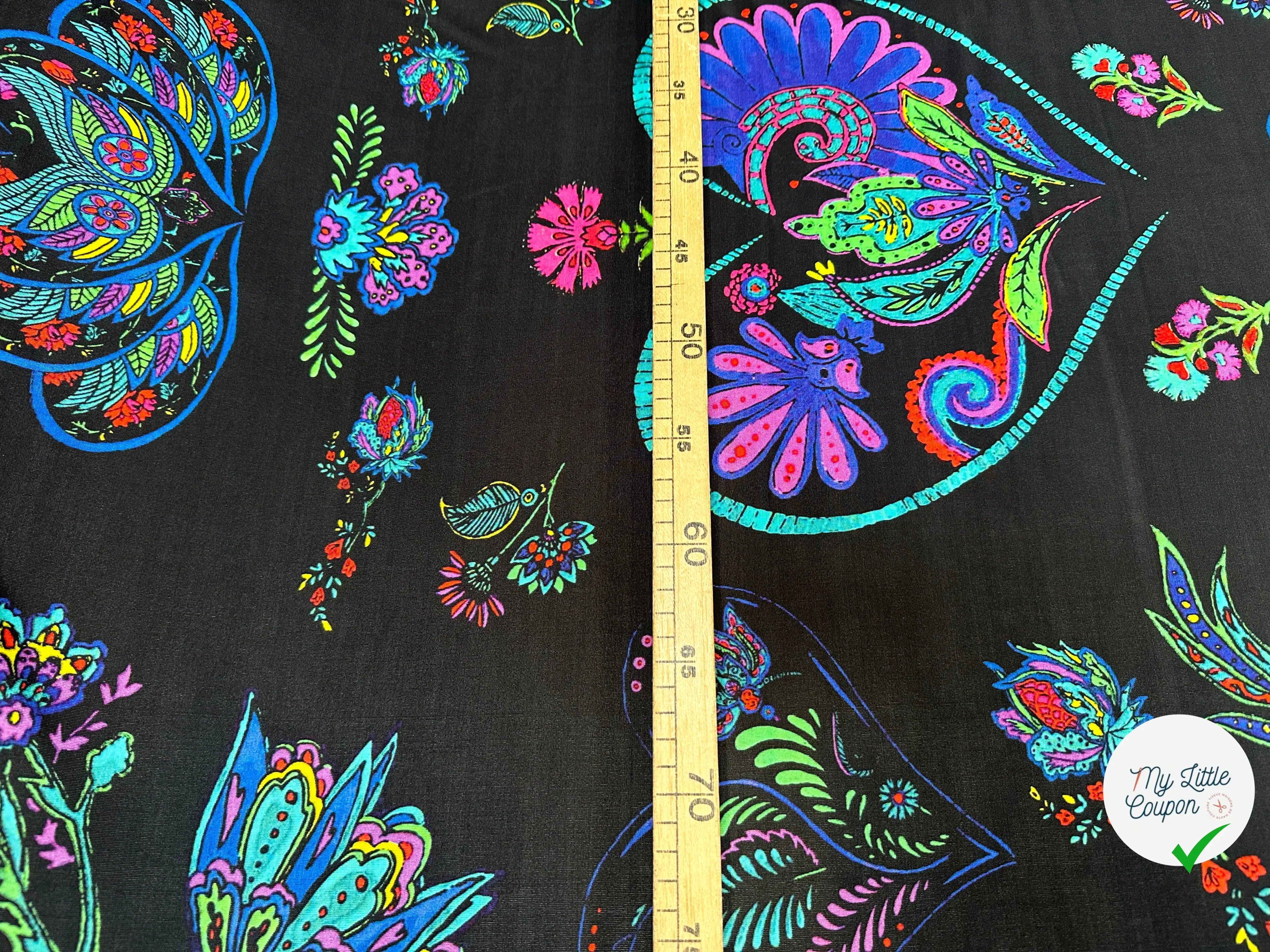JERSEY FLUIDE VISCOSE DE COULEUR VEGETALE FOND NOIR - My Little Coupon