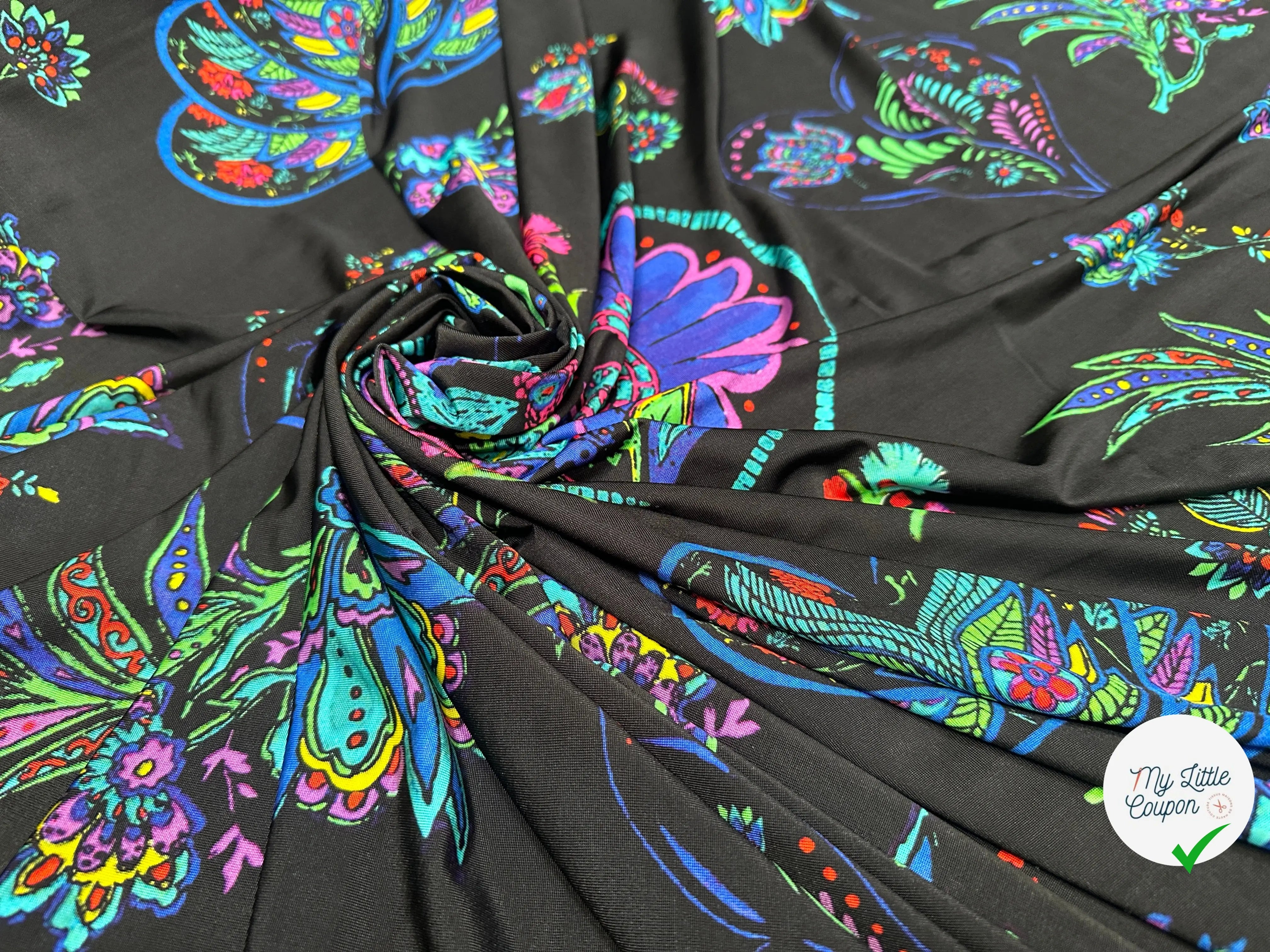 JERSEY FLUIDE VISCOSE DE COULEUR VEGETALE FOND NOIR - My Little Coupon